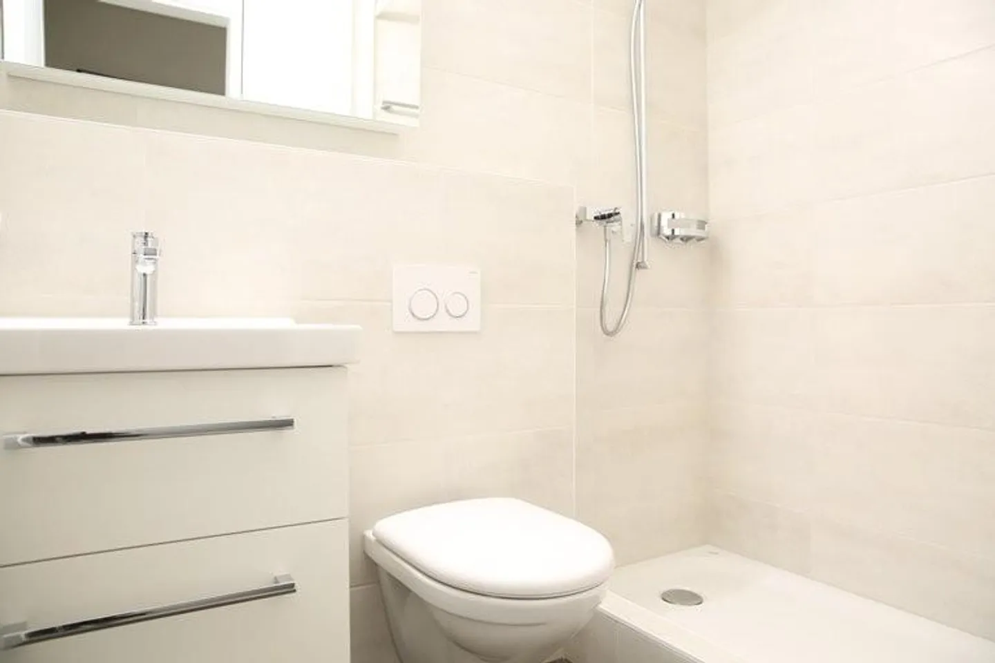 Modern Apartment Near SBB Station - Photo 3 of 4