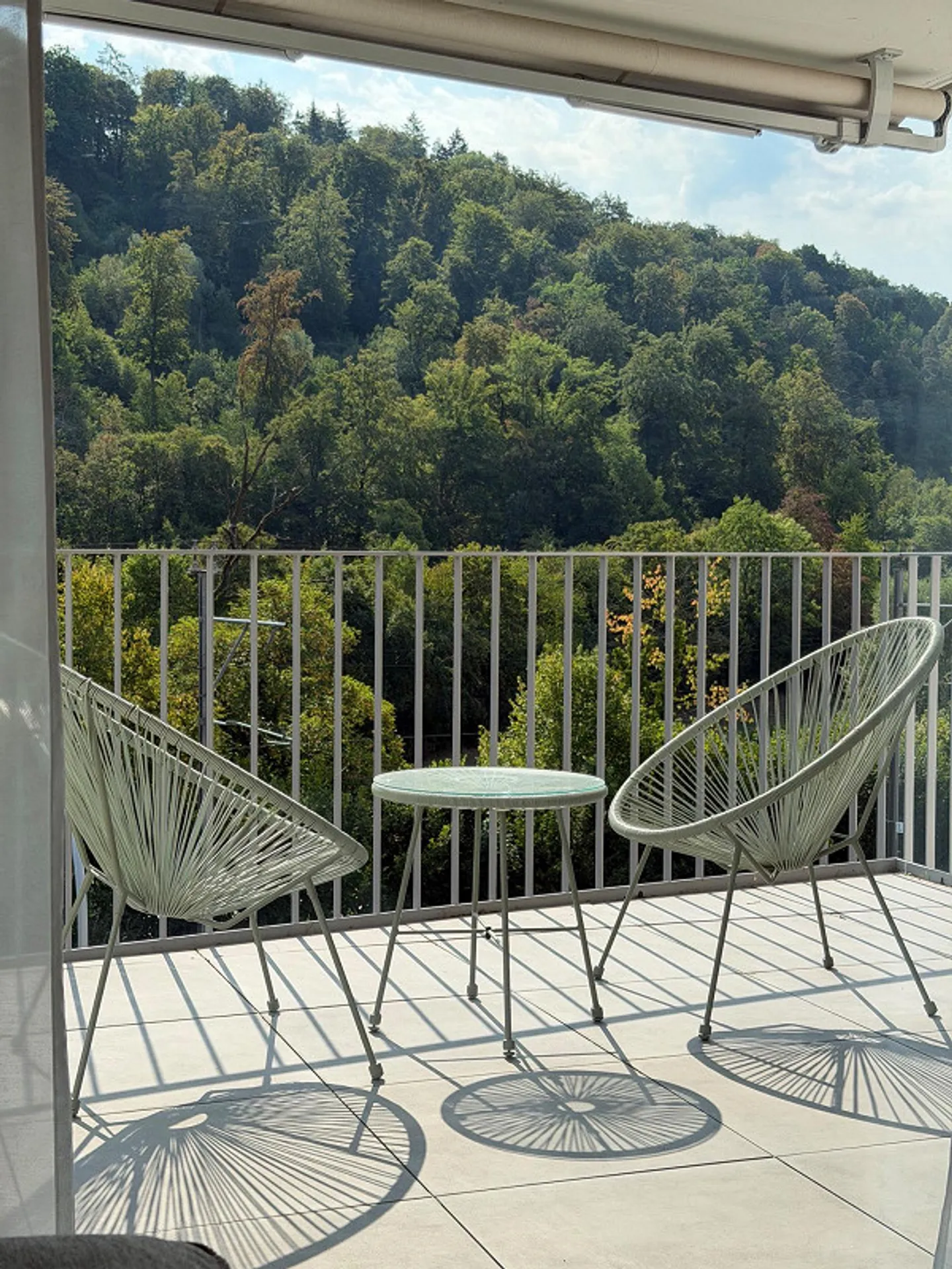 Moderne 3.5-Zimmer-Wohnung in Zürich - Foto 2 von 8