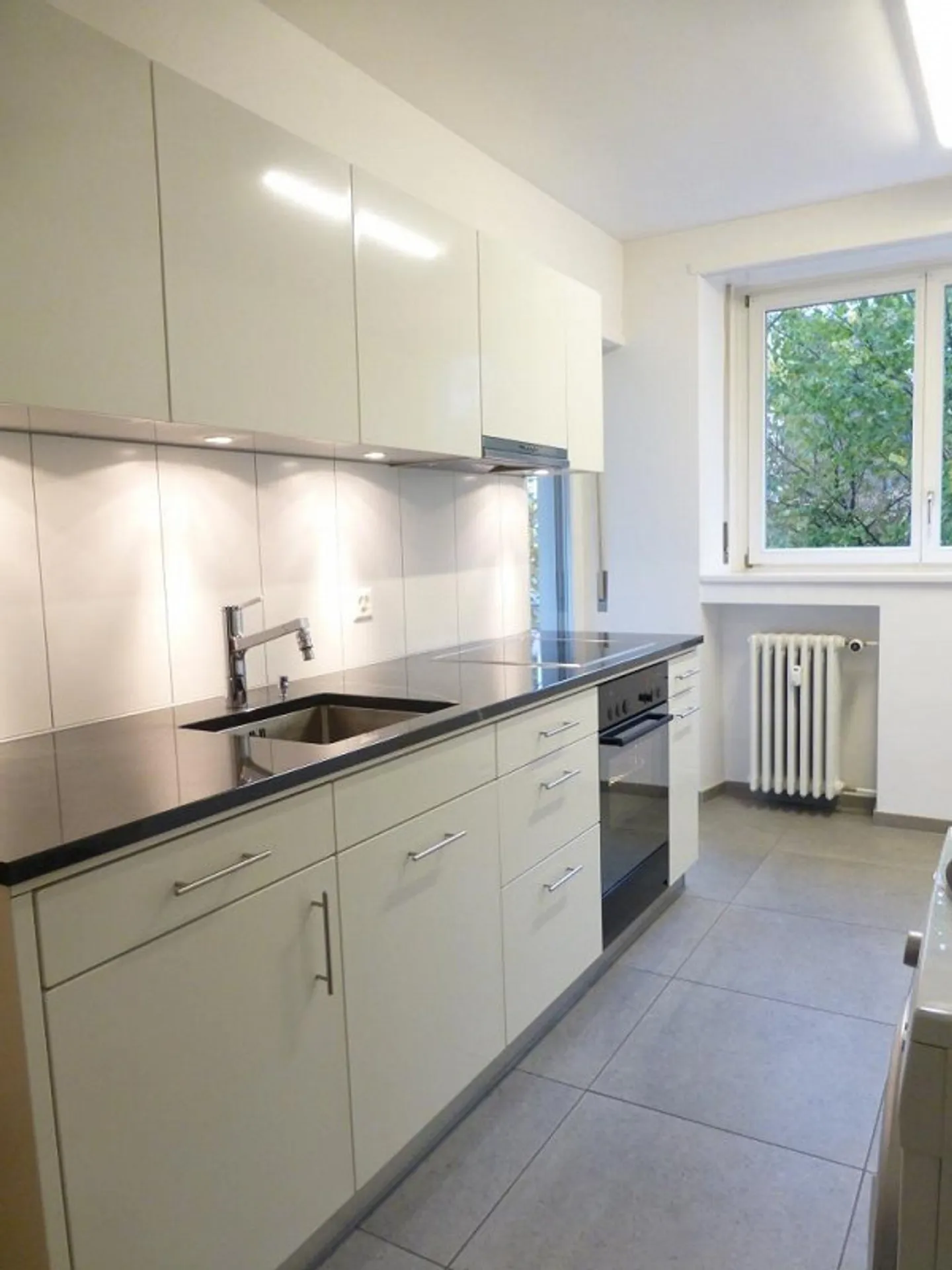 Grosszügige 2-Zimmer-Wohnung mit Balkon - Foto 2 von 6