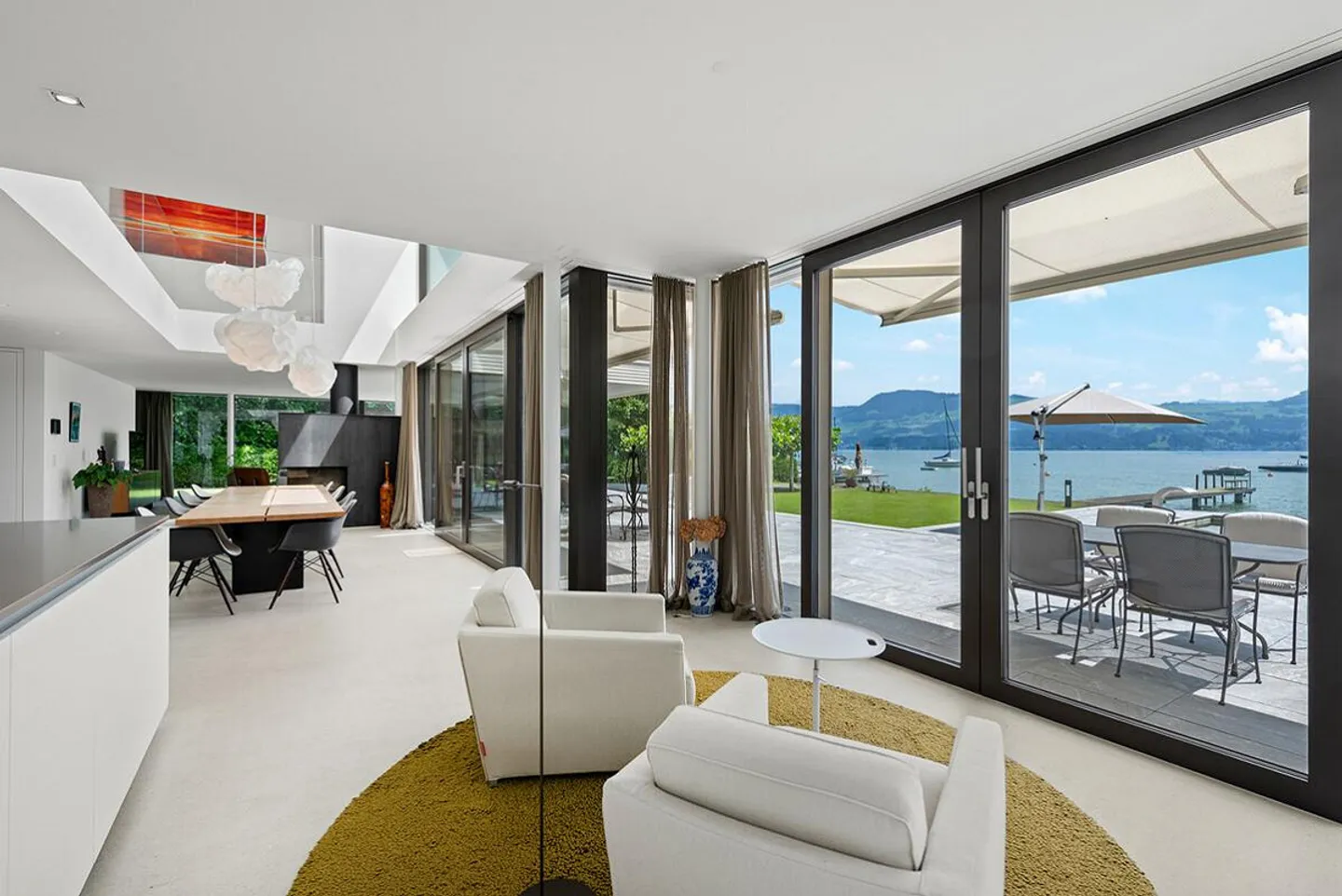 Lusso direttamente sul lago a Stäfa con piscina all'aperto e molo privato per il bagno - Foto 2 di 7