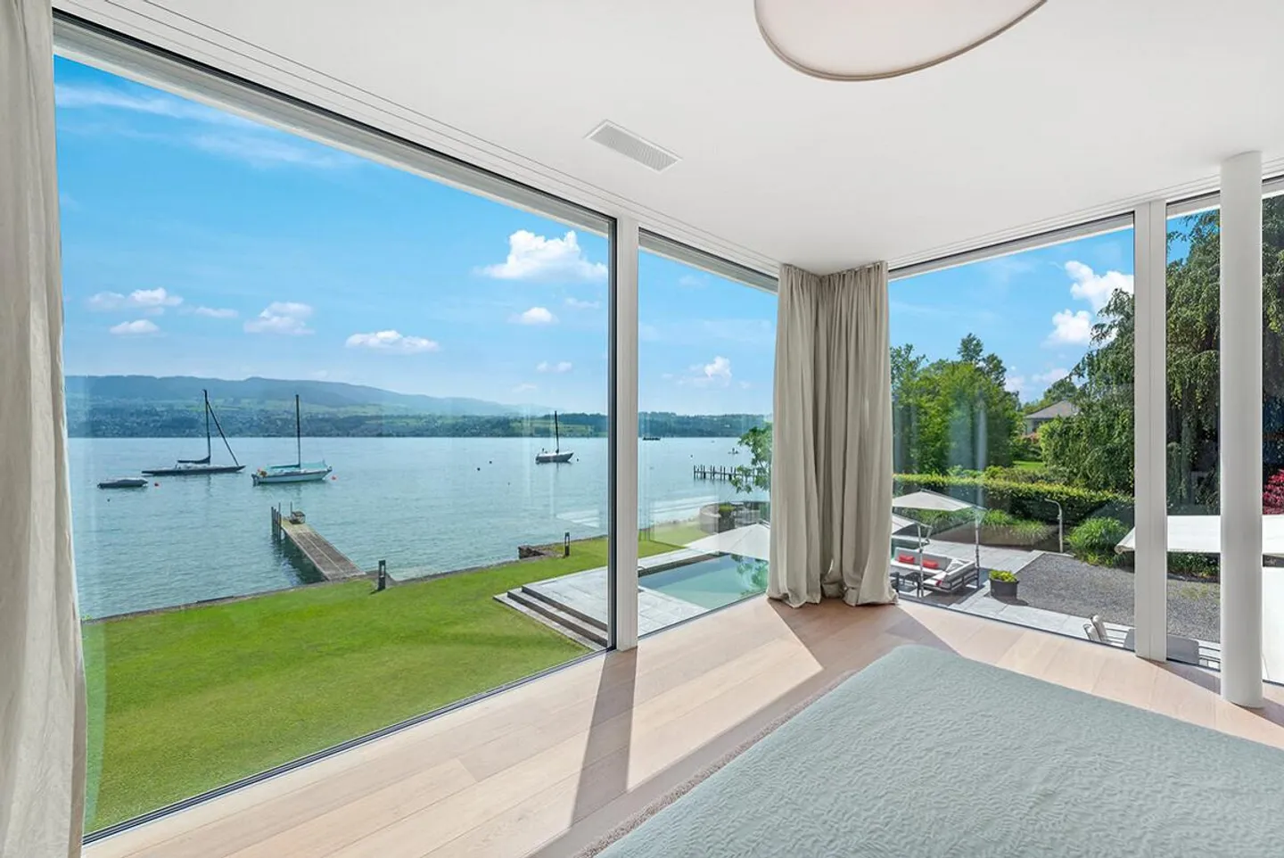Lusso direttamente sul lago a Stäfa con piscina all'aperto e molo privato per il bagno - Foto 3 di 7