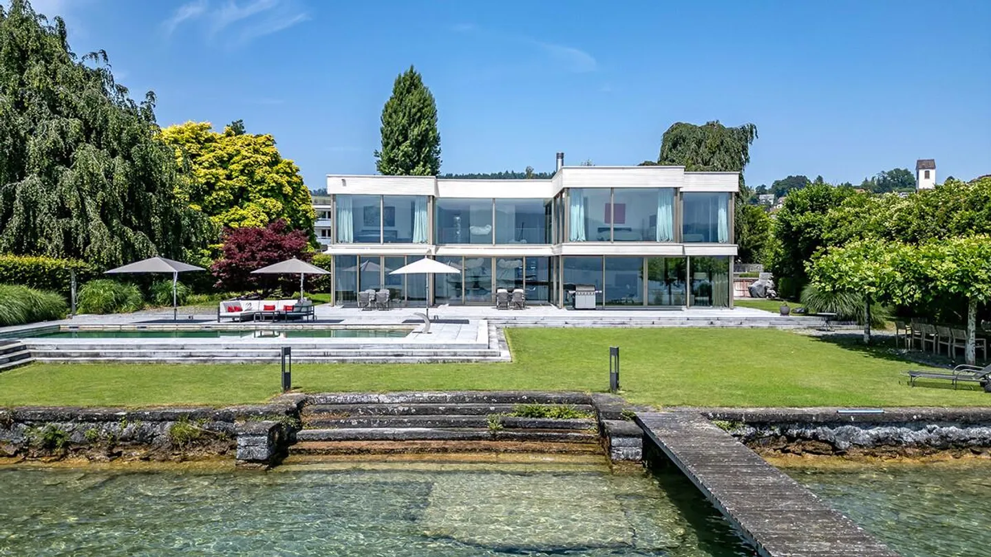 Lusso direttamente sul lago a Stäfa con piscina all'aperto e molo privato per il bagno - Foto 6 di 7
