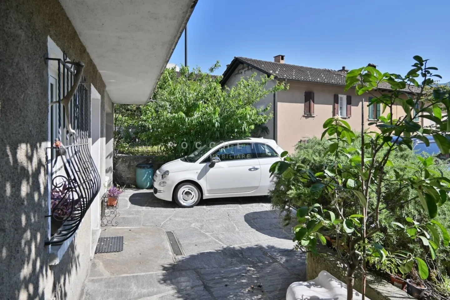 Semi-detached house in the nucleus with great potential - Photo 5 of 12