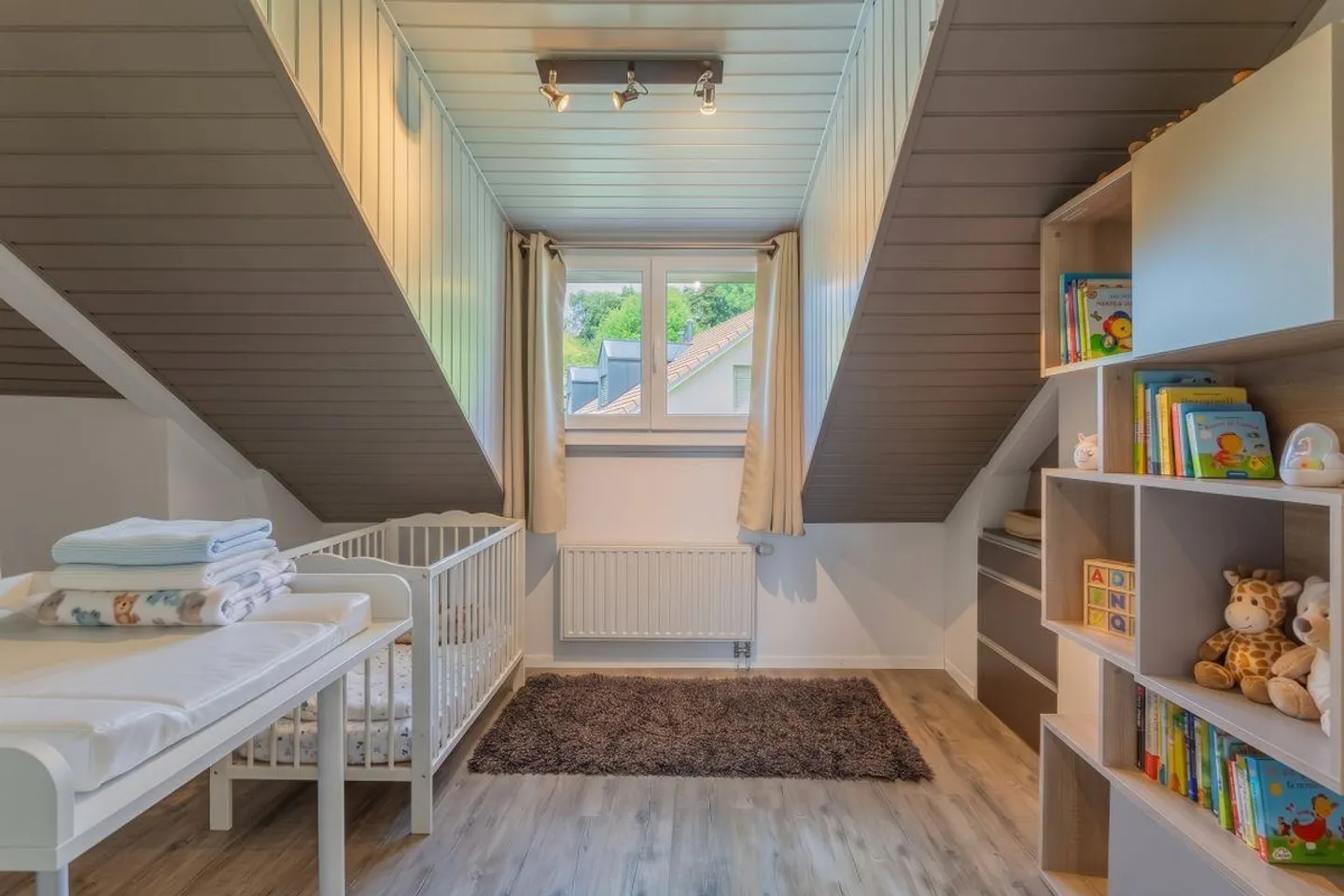 Elegant family property with unobstructed view of the Jura - Photo 6 of 9