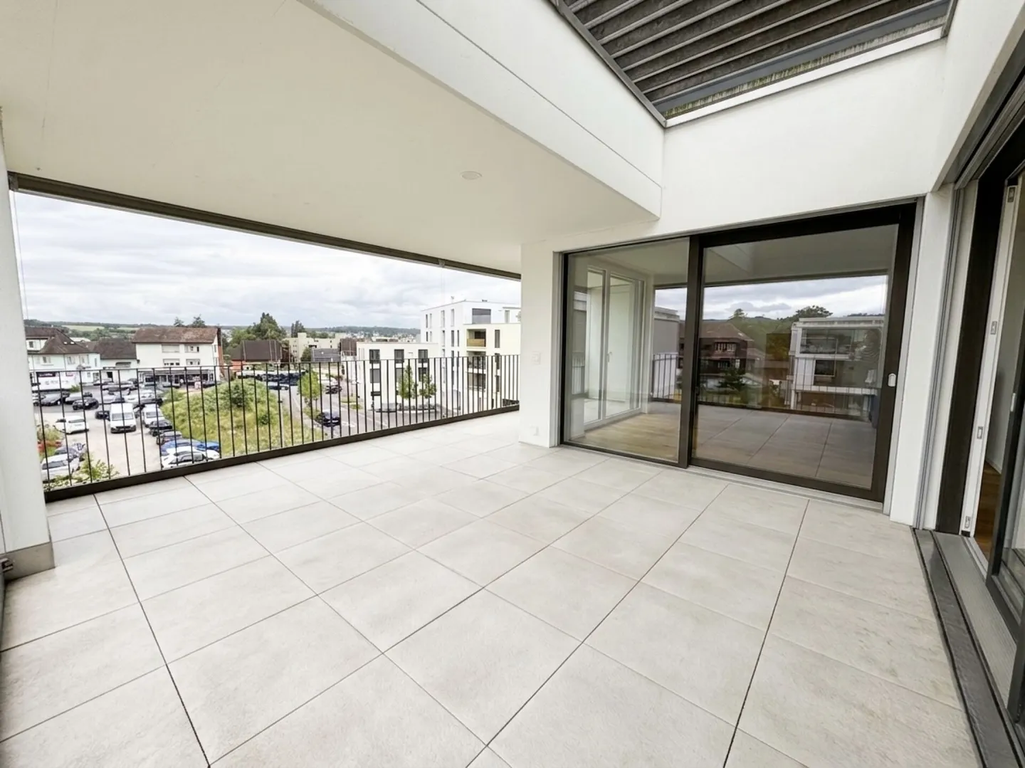 Appartement de 4,5 pièces de haute qualité avec grand balcon - Photo 11 sur 11