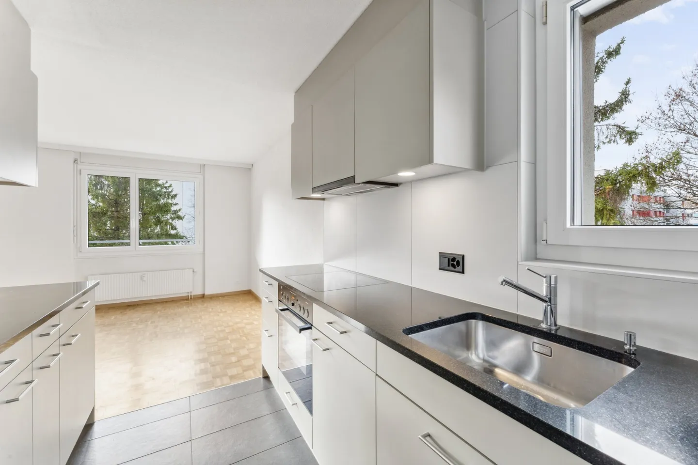 Geräumige Wohnung in Schliern - Foto 3 von 5