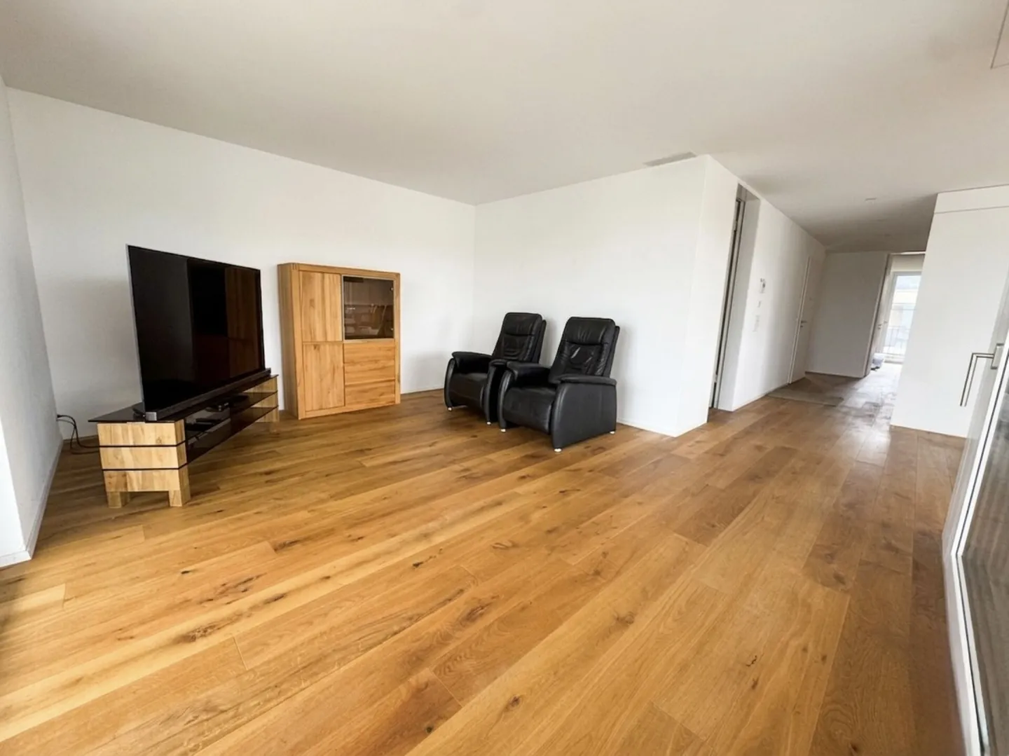Appartement de 4,5 pièces de haute qualité avec grand balcon - Photo 6 sur 11