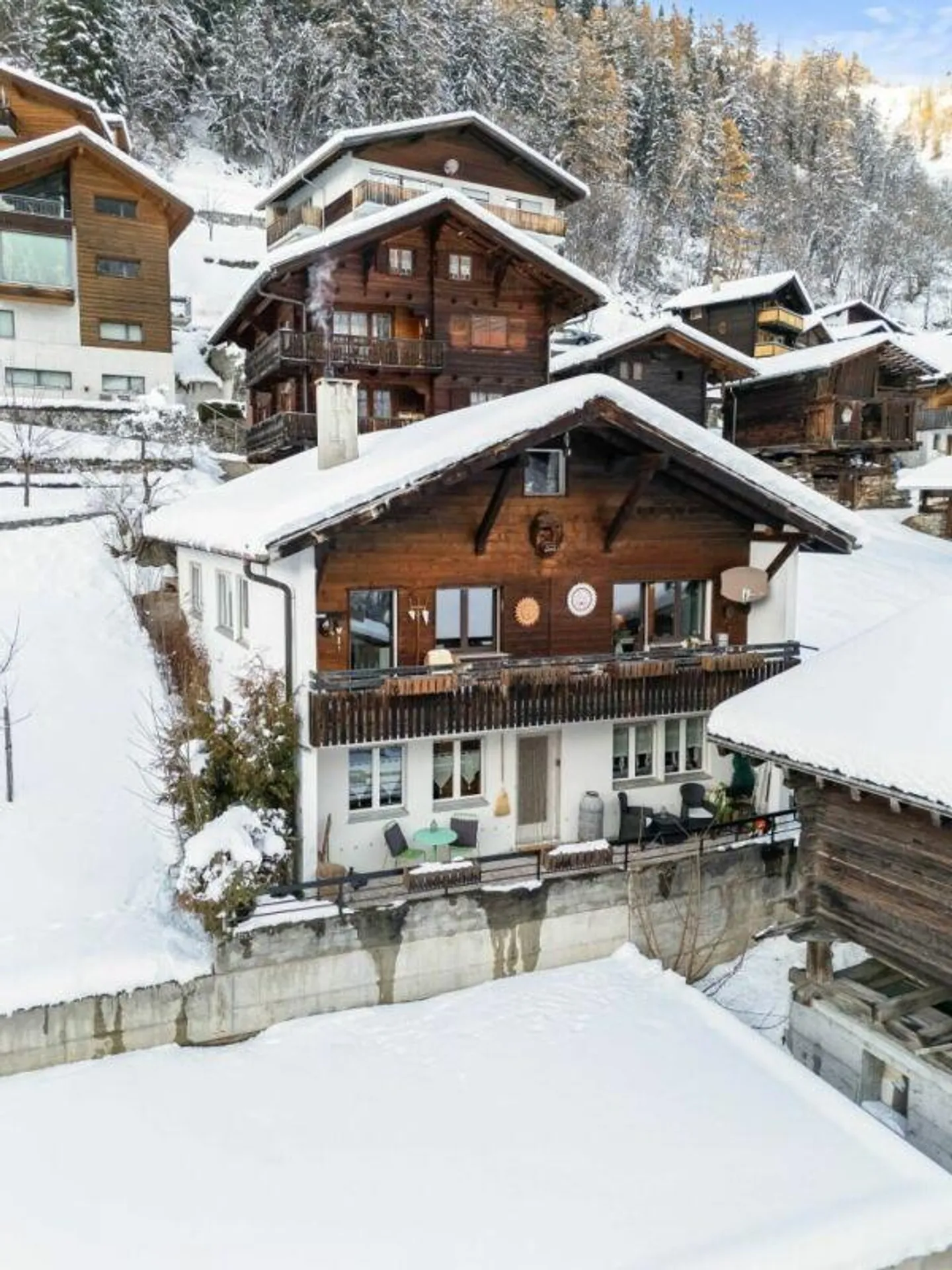 Chalet - Casa residenziale con terreno edificabile - Foto 2 di 30