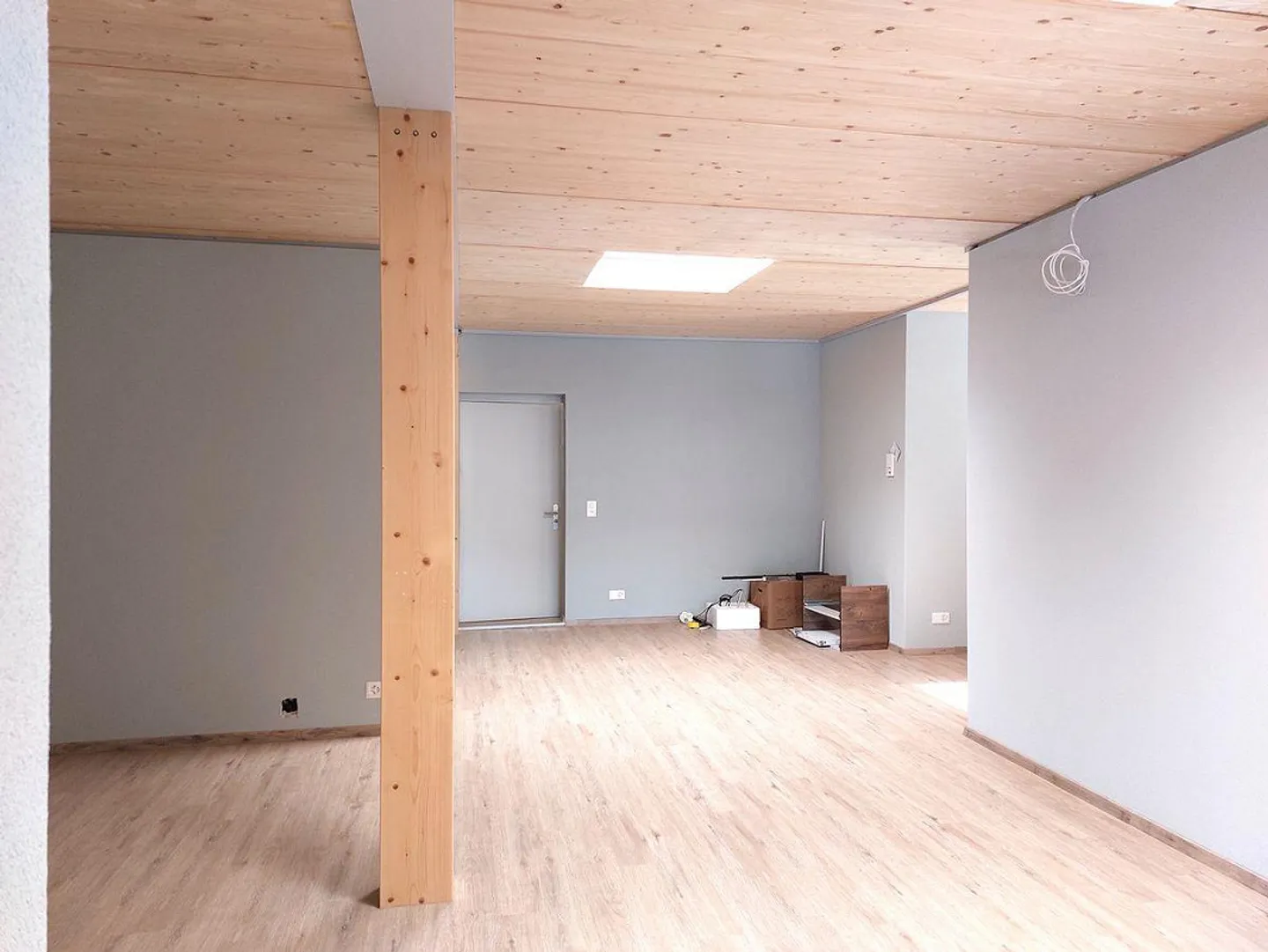 Architectural Highlight: 5.5-Room Office/Practice Space with Plenty of Light & Style - Photo 8 of 13