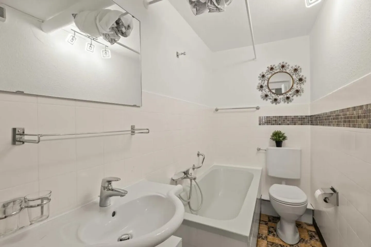 Chalet - Casa residenziale con terreno edificabile - Foto 24 di 30