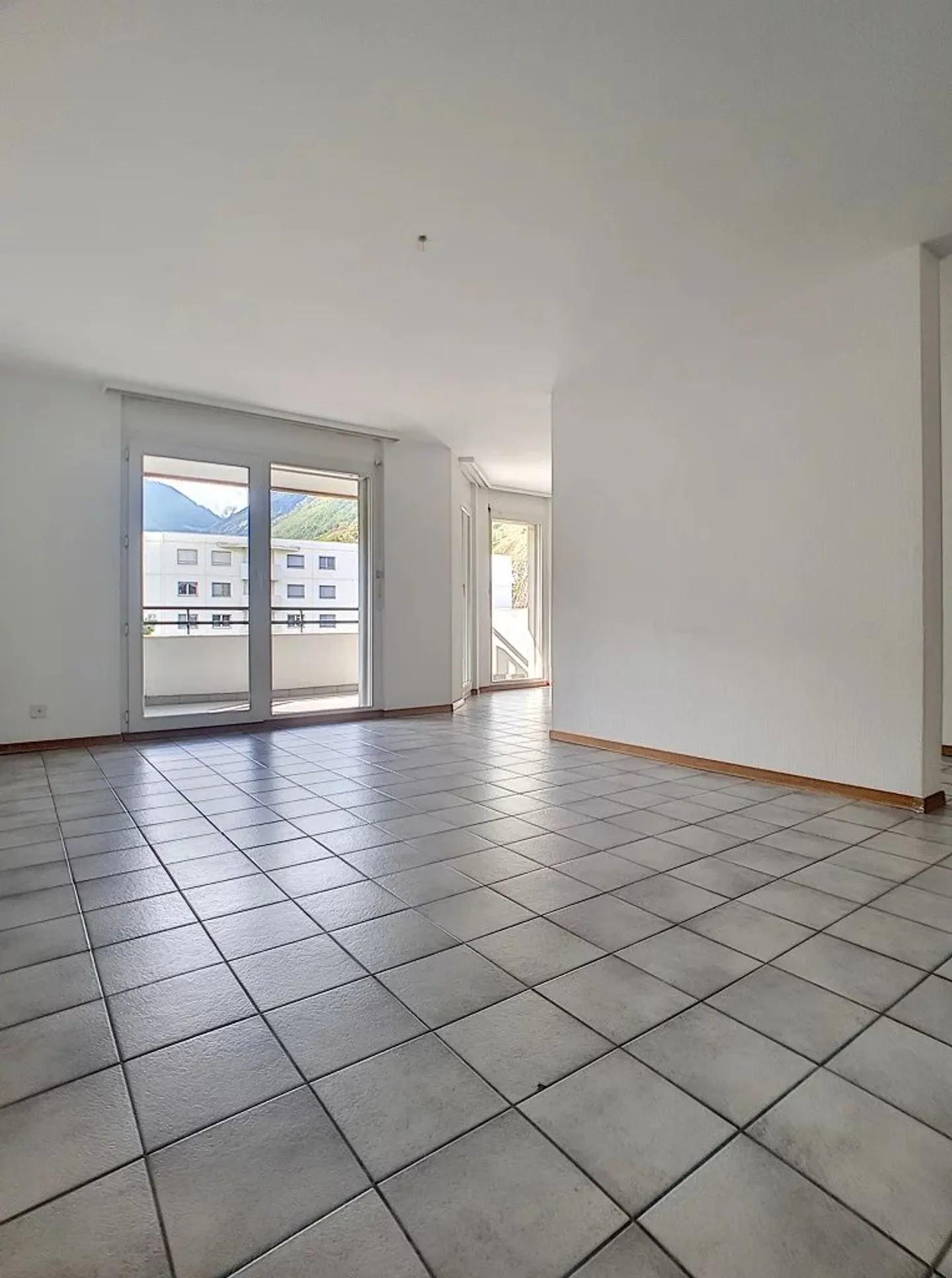 3.5 Room Apartment - Photo 1 of 12