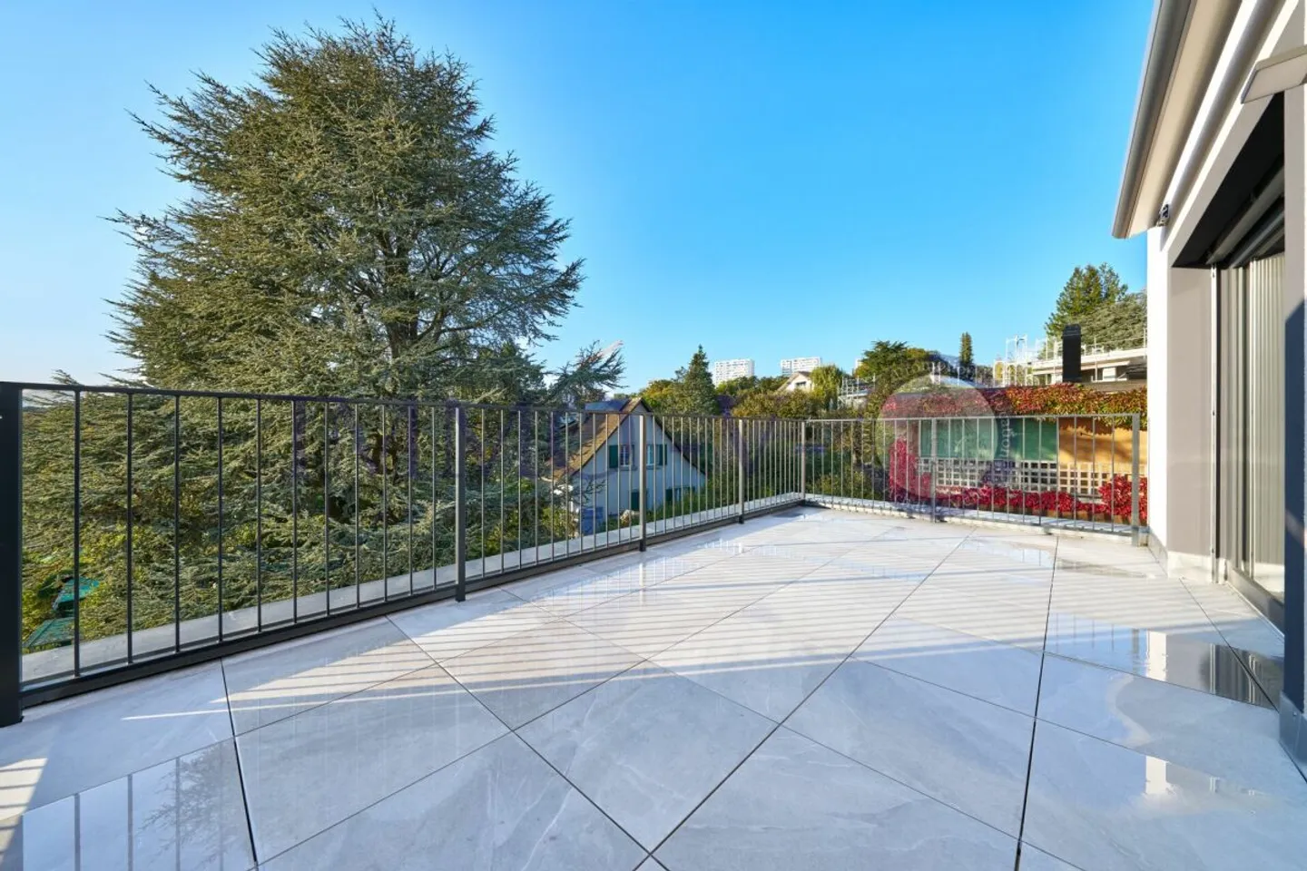 NOUVELLE UNITÉ HABITABLE AVEC TERRASSE DANS UN EMPLACEMENT IDÉAL - Photo 7 sur 12