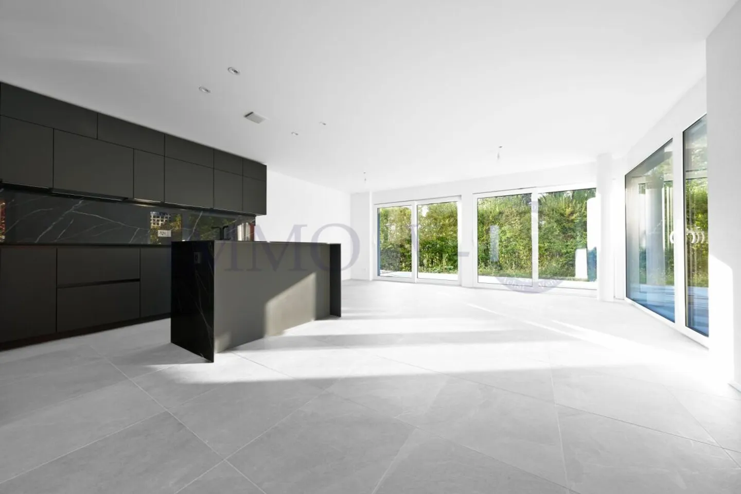 NOUVELLE UNITÉ HABITABLE AVEC TERRASSE DANS UN EMPLACEMENT IDÉAL - Photo 2 sur 12