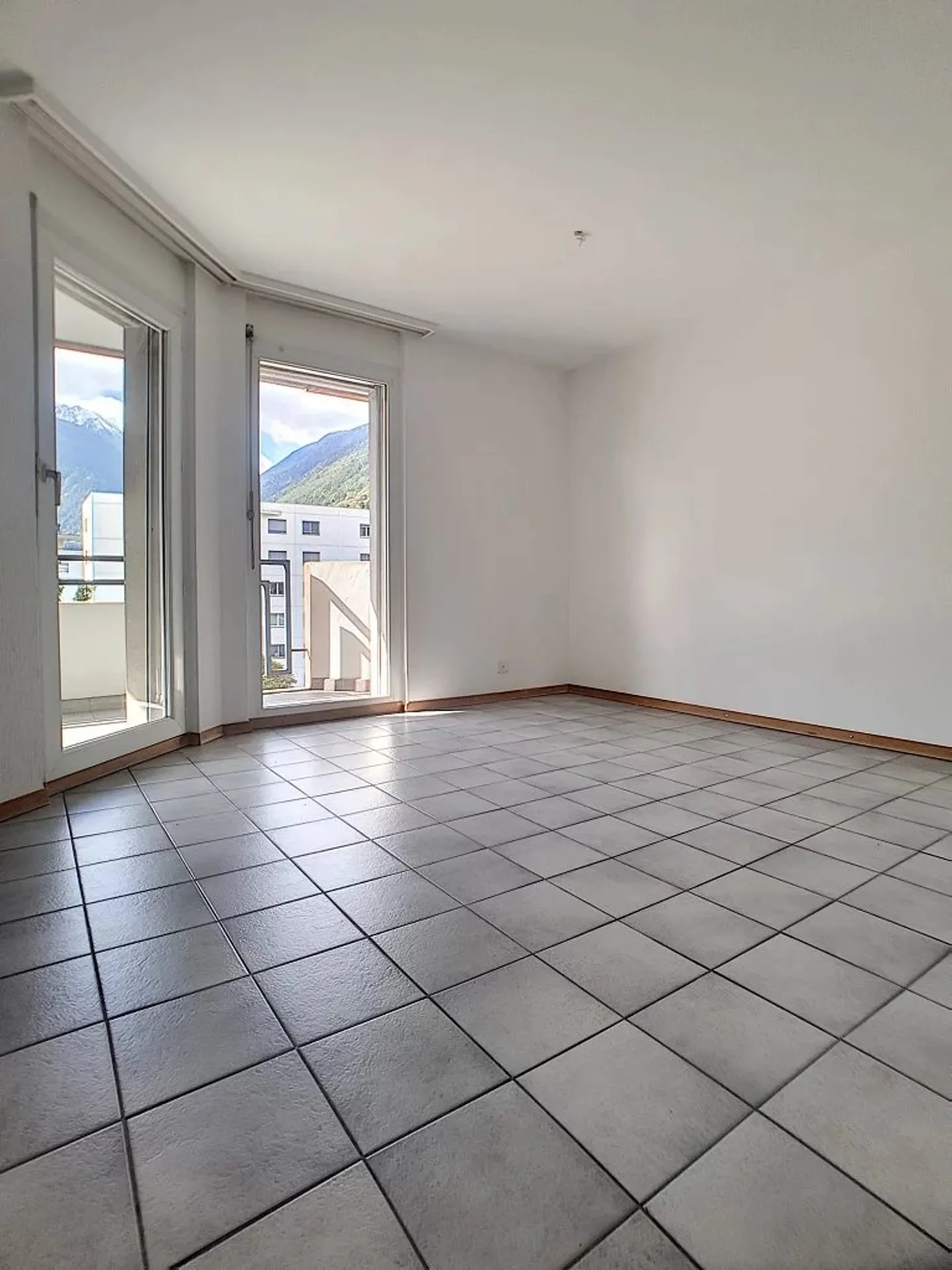3.5 Room Apartment - Photo 2 of 12
