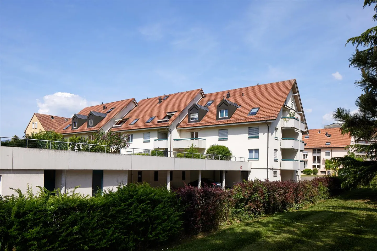 Place à motos couverte - Photo 2 sur 5