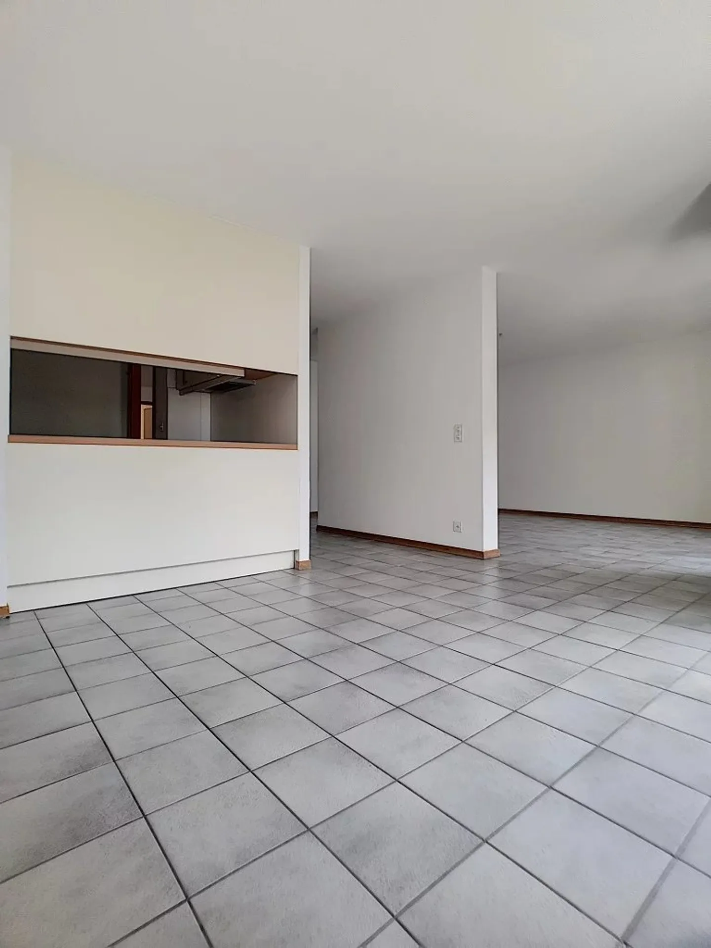 3.5 Room Apartment - Photo 3 of 12