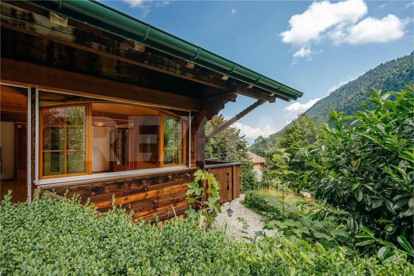 Chalet with two apartments in Saxeten - Natural idyll with a view and... - Photo 3 of 13