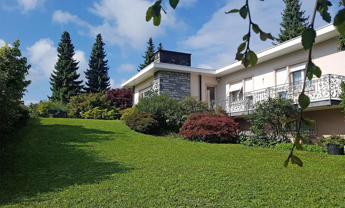 Charmante maison de 5½ pièces dans un emplacement absolument privilégié, terrain de 1'726 m² - Photo 1 sur 13