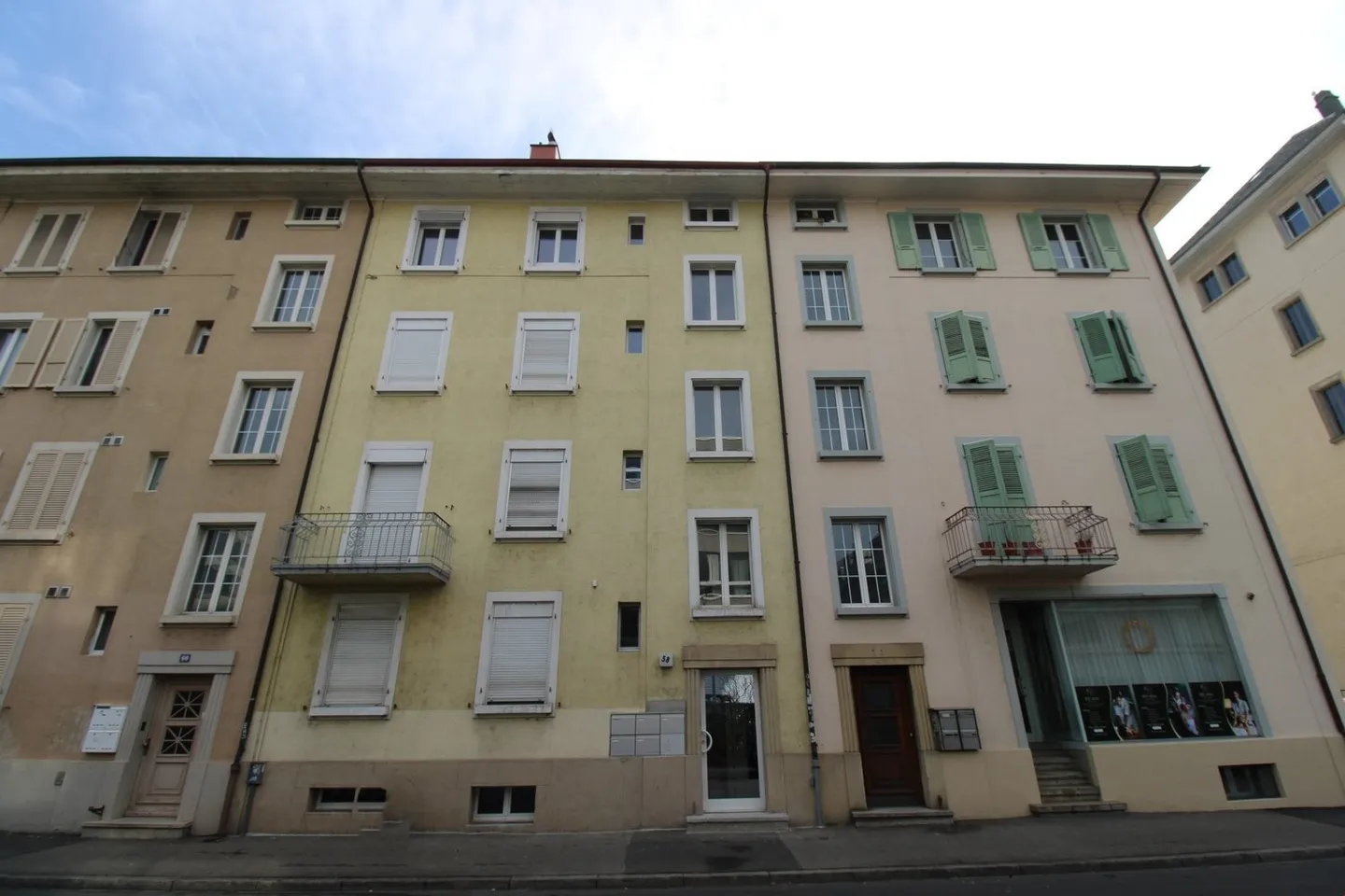 Completely renovated apartment in a central location - Photo 2 of 8