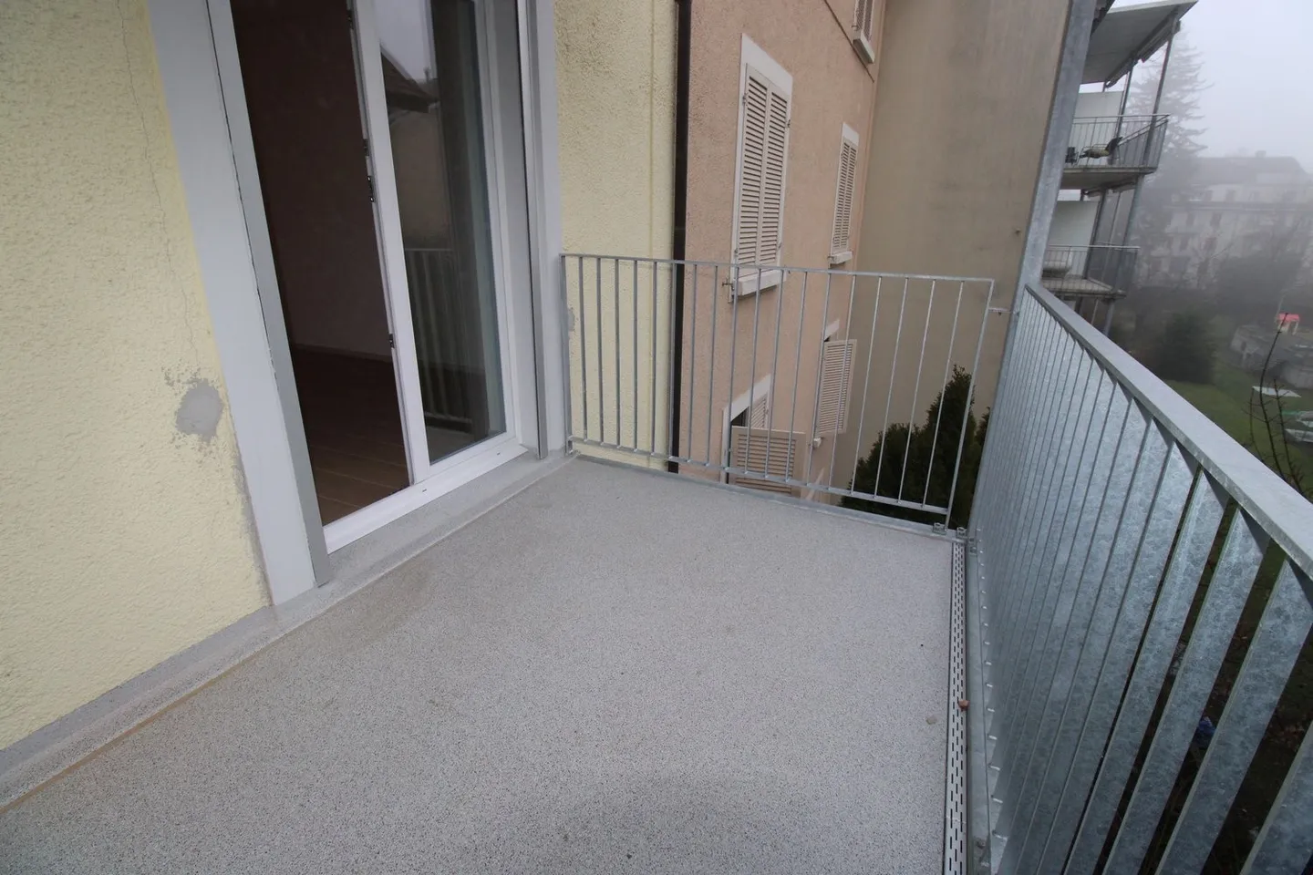 Completely renovated apartment in a central location - Photo 5 of 8