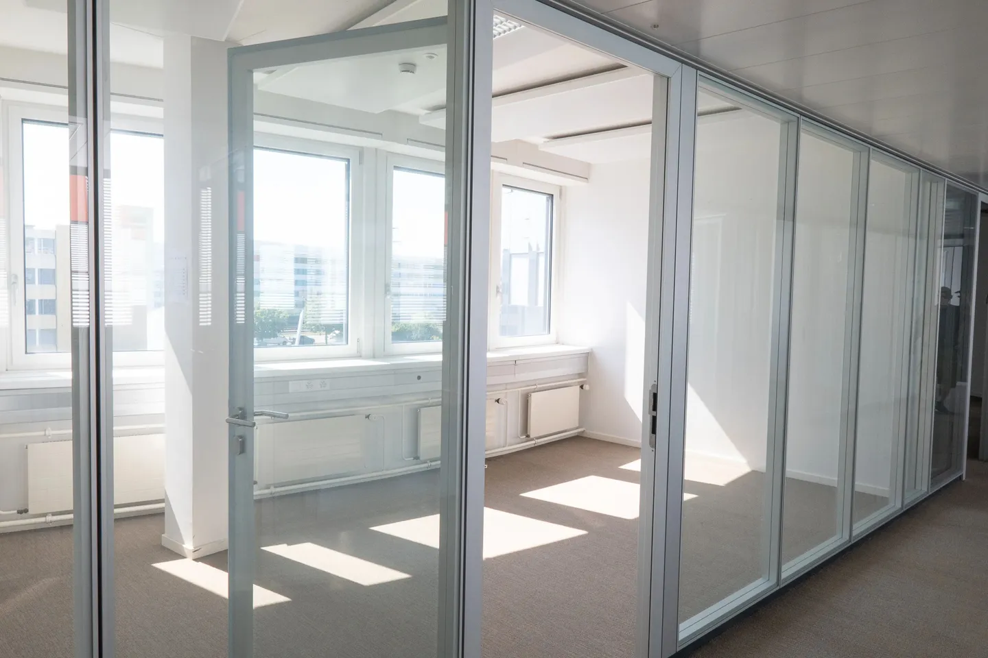 Commercial for rent, Bahnstrasse 24, in Schwerzenbach, Switzerland - Photo 5 of 7