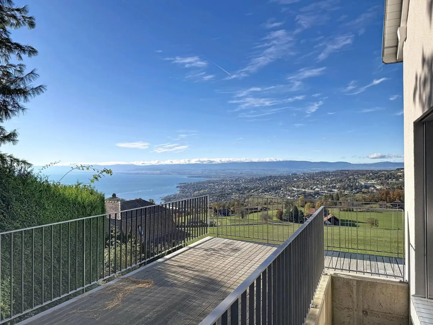 Villa contemporaine avec vue sur le lac - Photo 3 sur 13