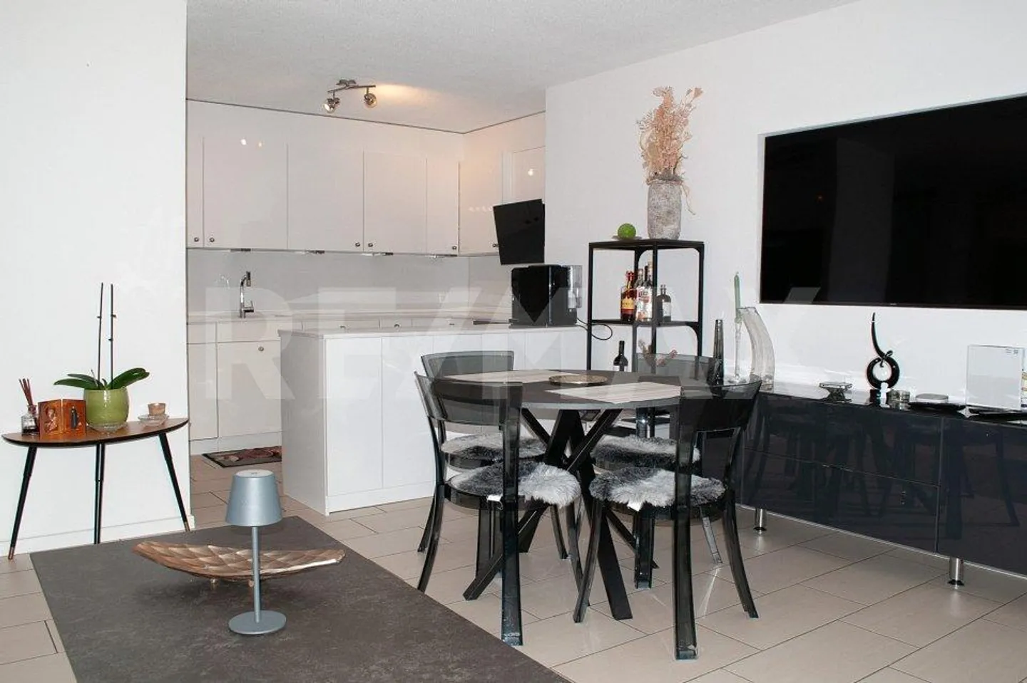 Newly built condominium with garden seating area - Photo 2 of 13