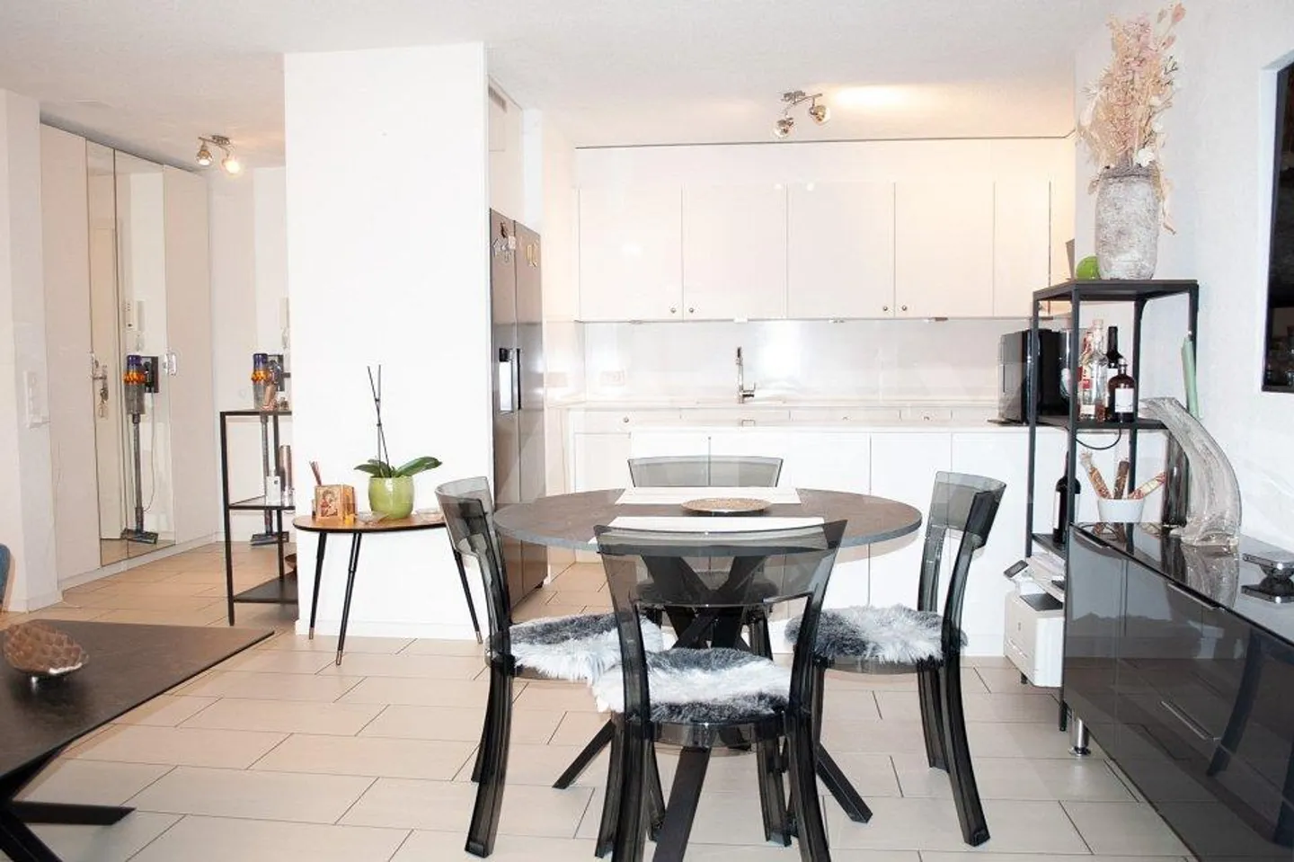 Newly built condominium with garden seating area - Photo 3 of 13