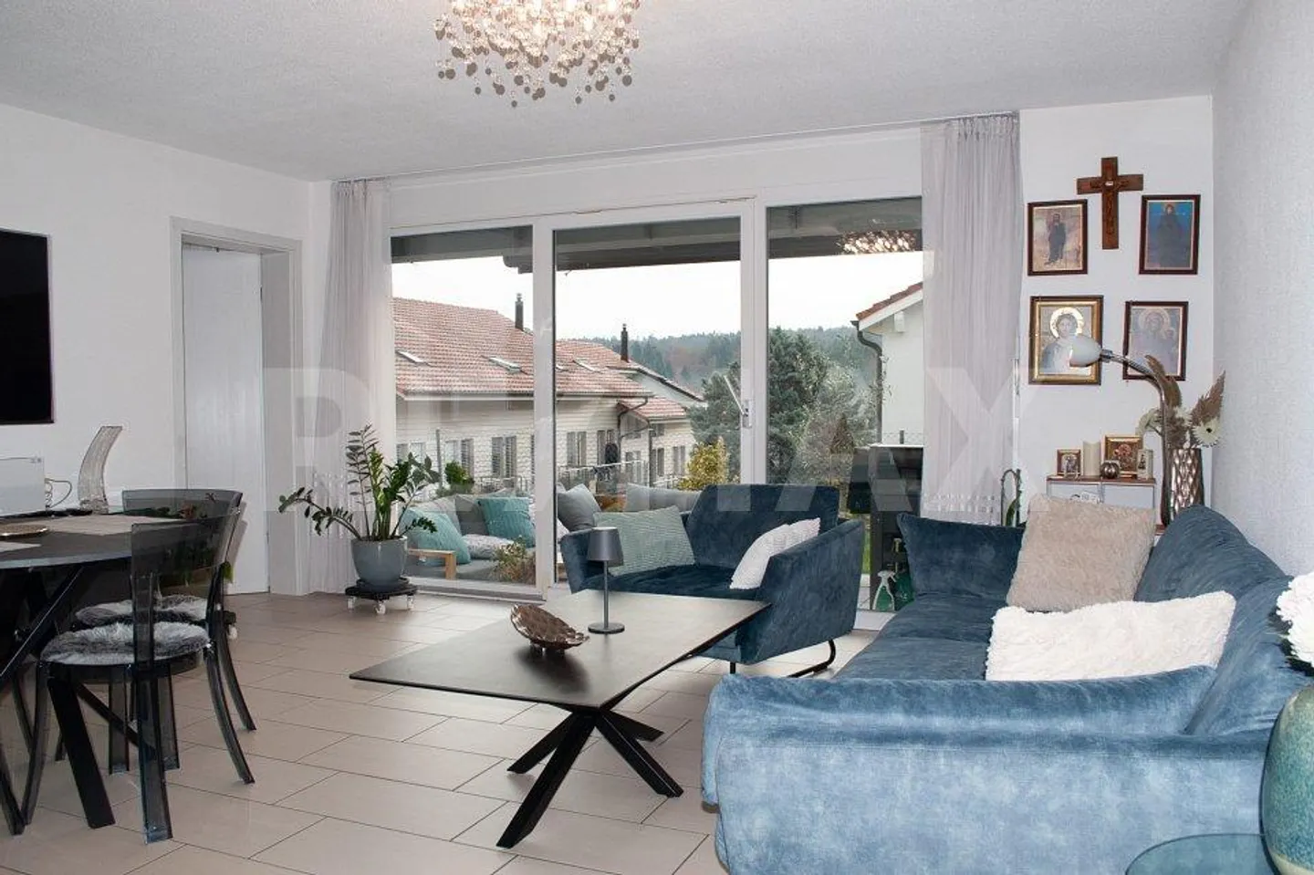 Newly built condominium with garden seating area - Photo 4 of 13