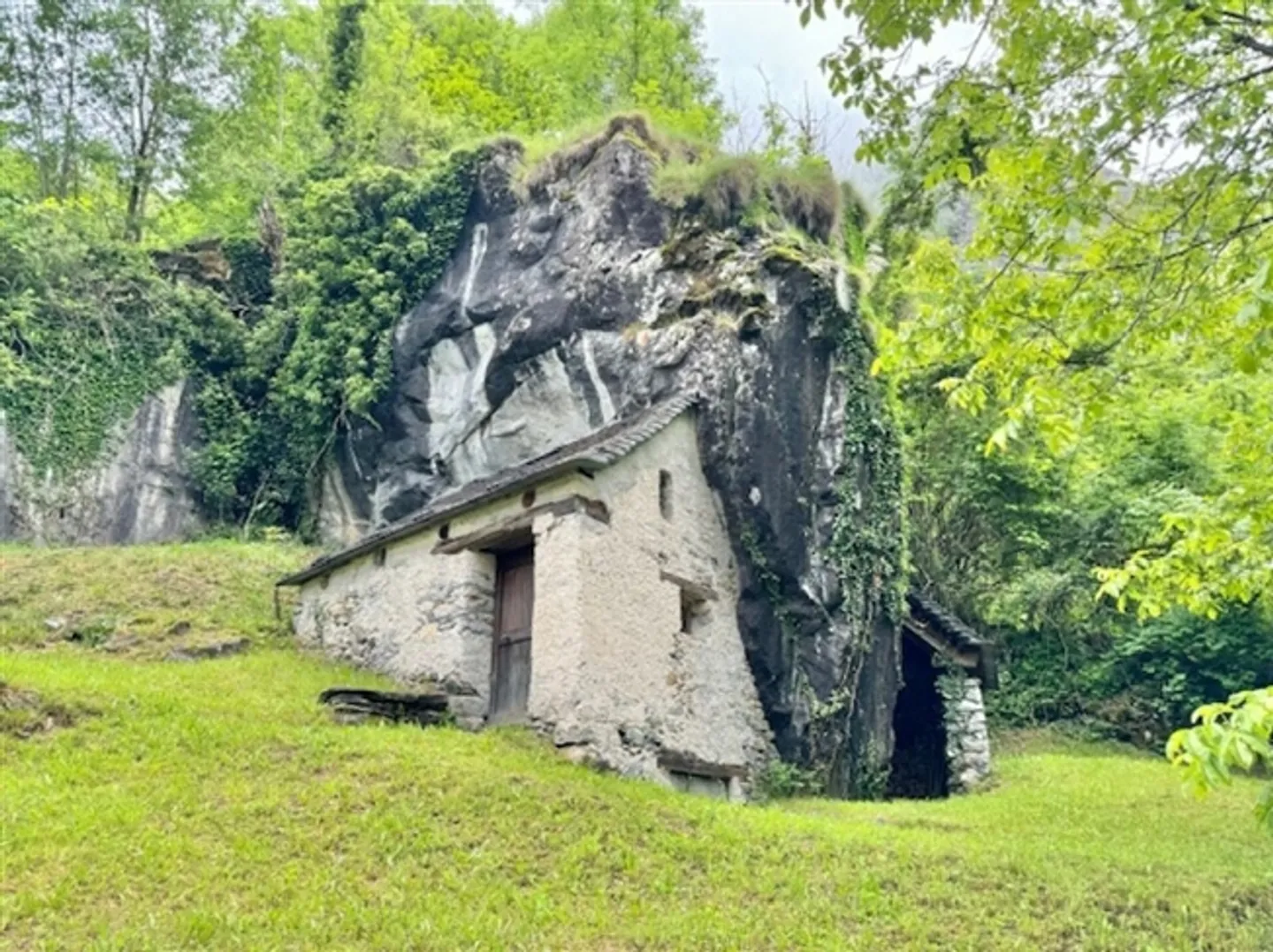 À VENDRE À SAN CARLO (VAL BAVONA) - MAISON FINLANDAISE COMPLÈTEMENT RÉNOVÉE AVEC 4,5 CHAMBRES - Photo 4 sur 20