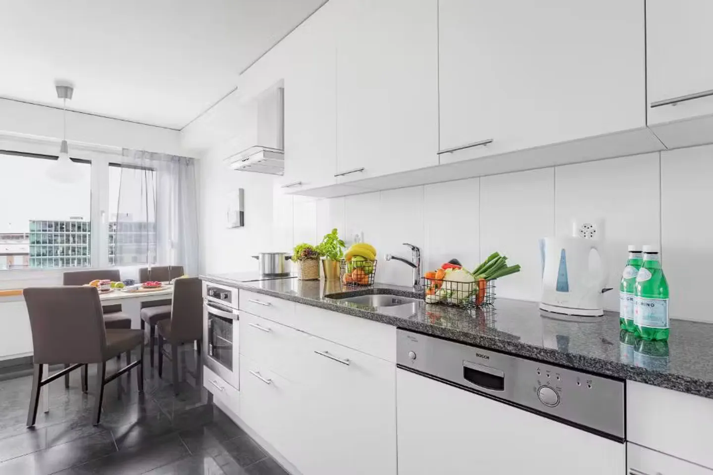 Charming Apartment in Zürich - Photo 3 of 8
