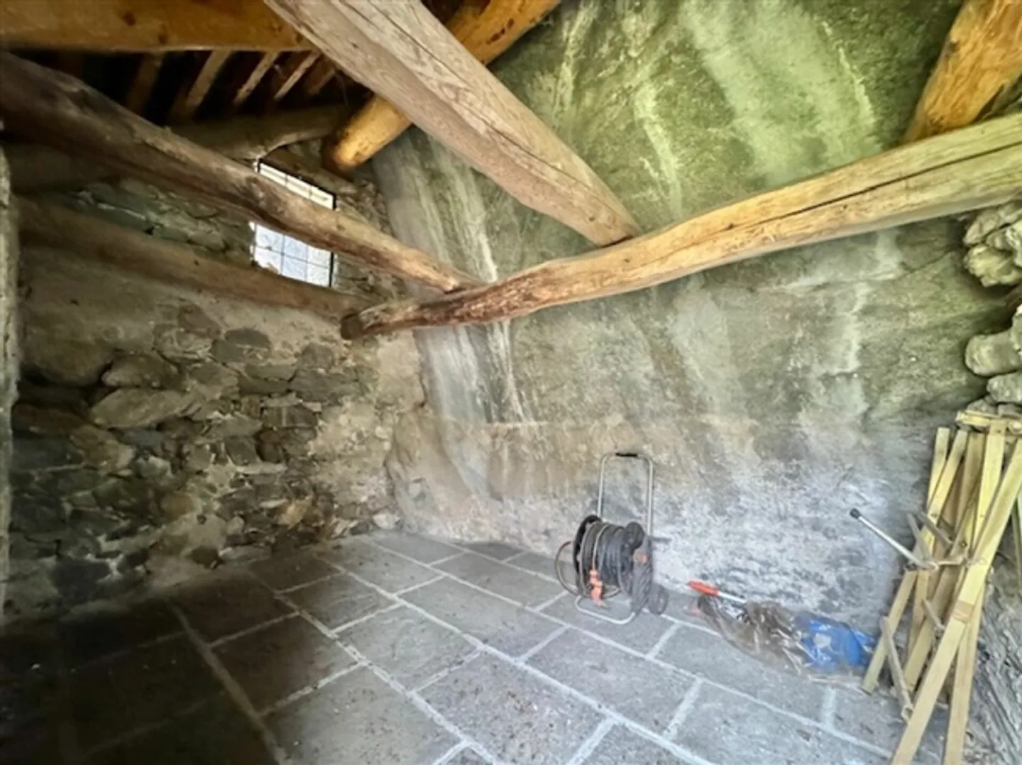 À VENDRE À SAN CARLO (VAL BAVONA) - MAISON FINLANDAISE COMPLÈTEMENT RÉNOVÉE AVEC 4,5 CHAMBRES - Photo 19 sur 20