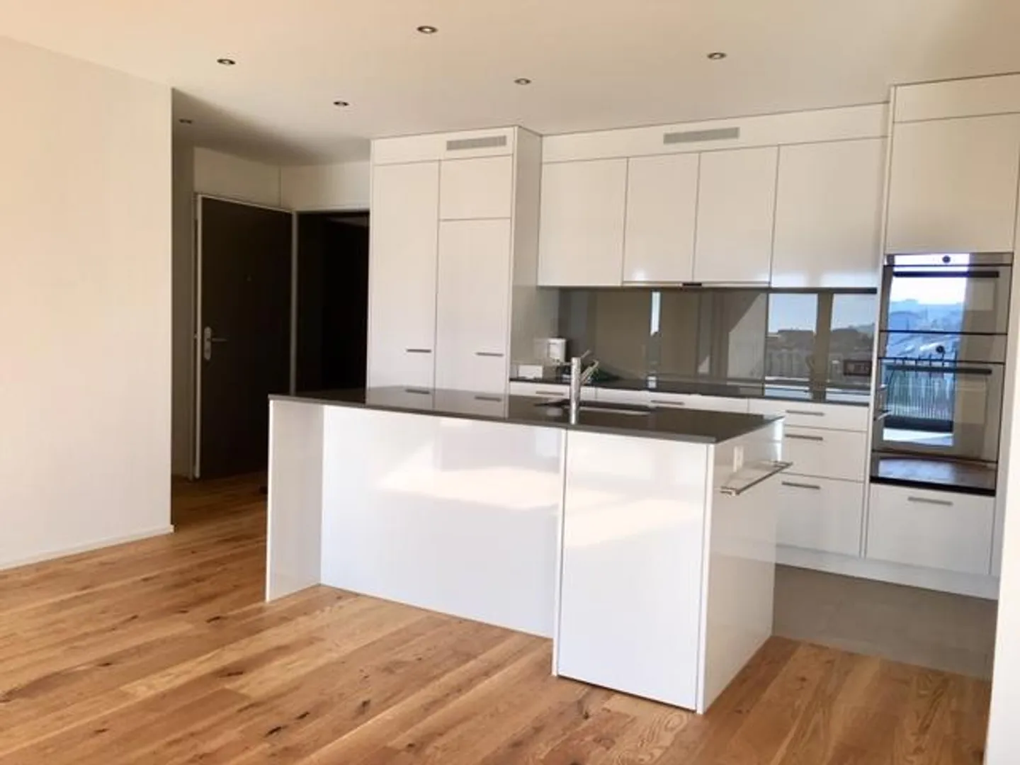 Bright quiet 2.5 room apartment directly at Sursee train station - Photo 5 of 15