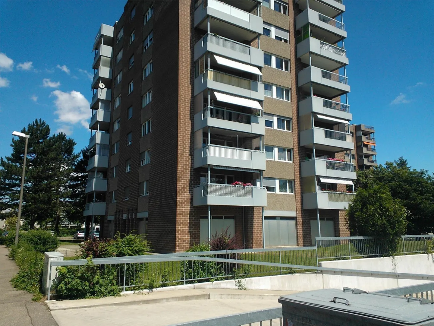 Charmante Wohnung in Aesch - Foto 2 von 10