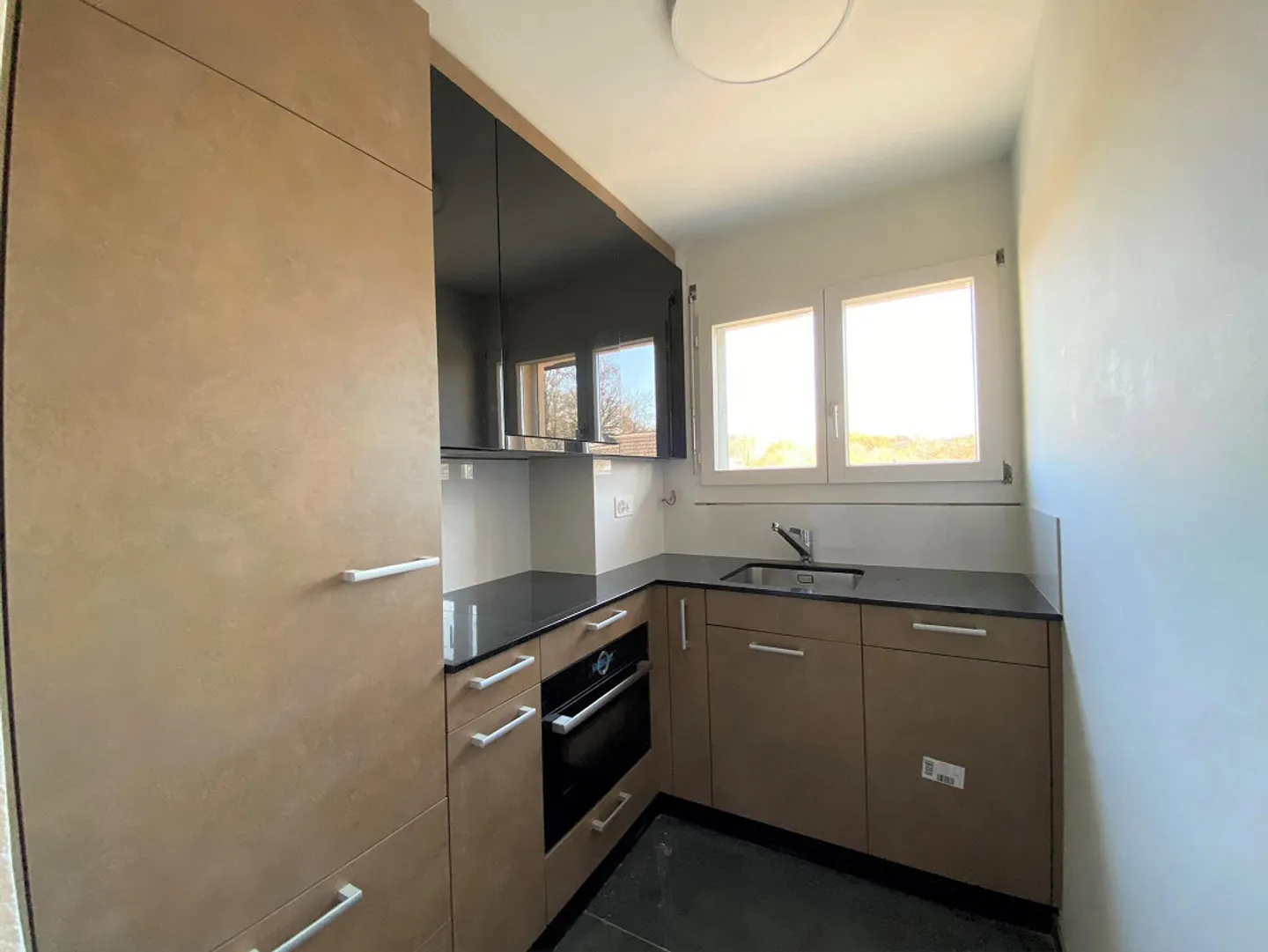 Charmante appartement de 2,5 pièces avec balcon dans la ville de Berne - Photo 6 sur 9