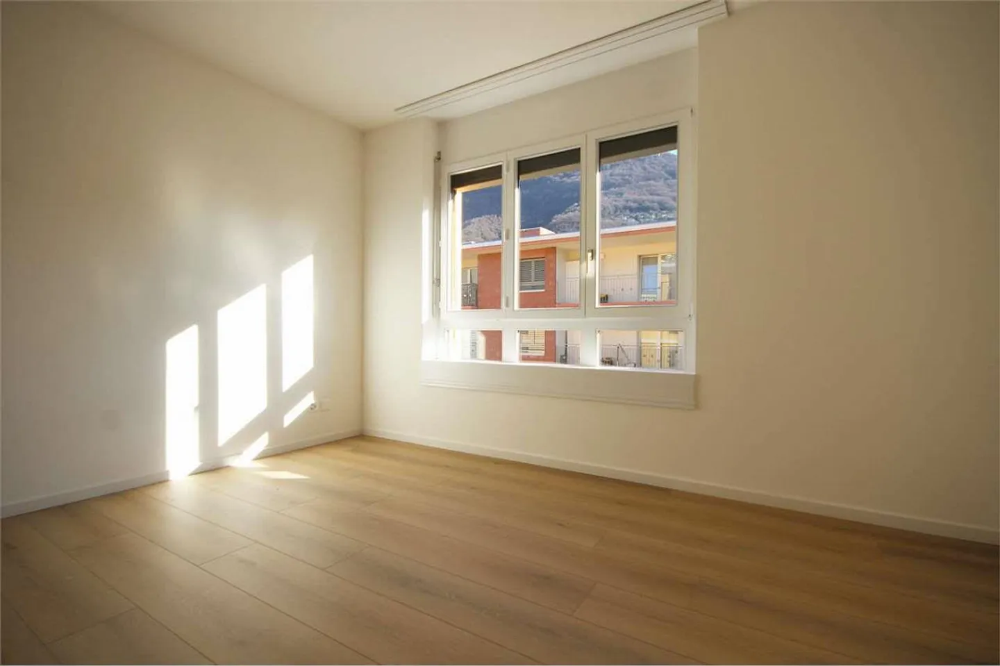 Lugano-Pregassona: renovated 5.5-room apartment with terraces - Photo 5 of 11