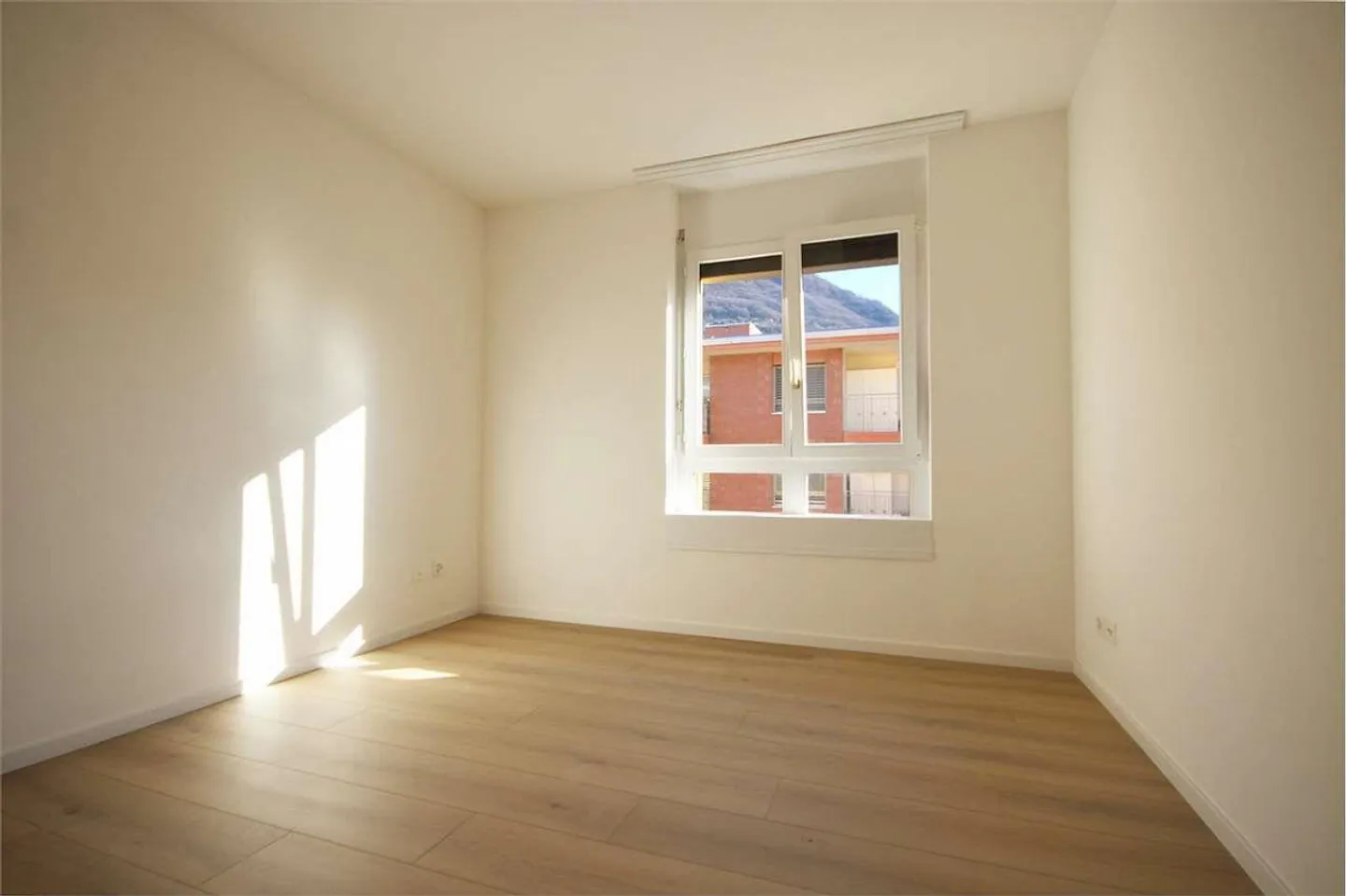 Lugano-Pregassona: renovated 5.5-room apartment with terraces - Photo 6 of 11