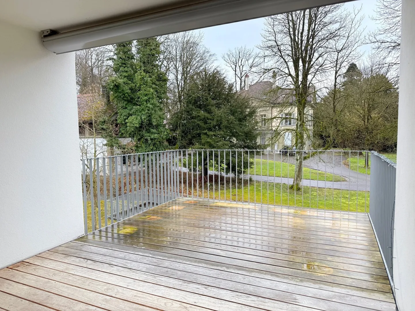 Ampio + moderno appartamento di 5.5 stanze al 2° piano con vista sul verde - Foto 4 di 11