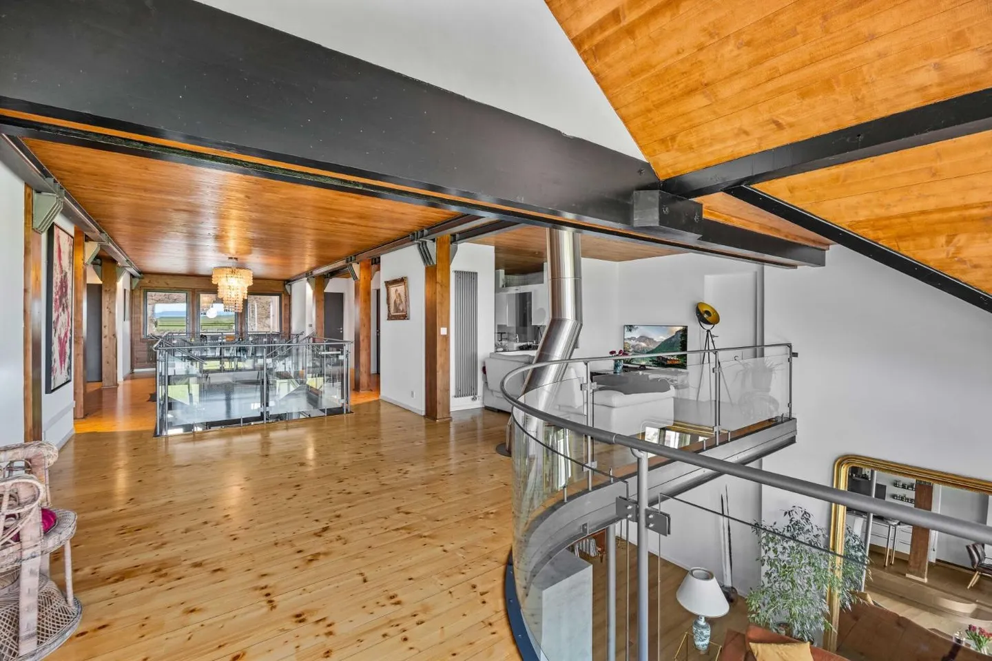 Family House with 265m² Living Space - Photo 10 of 11
