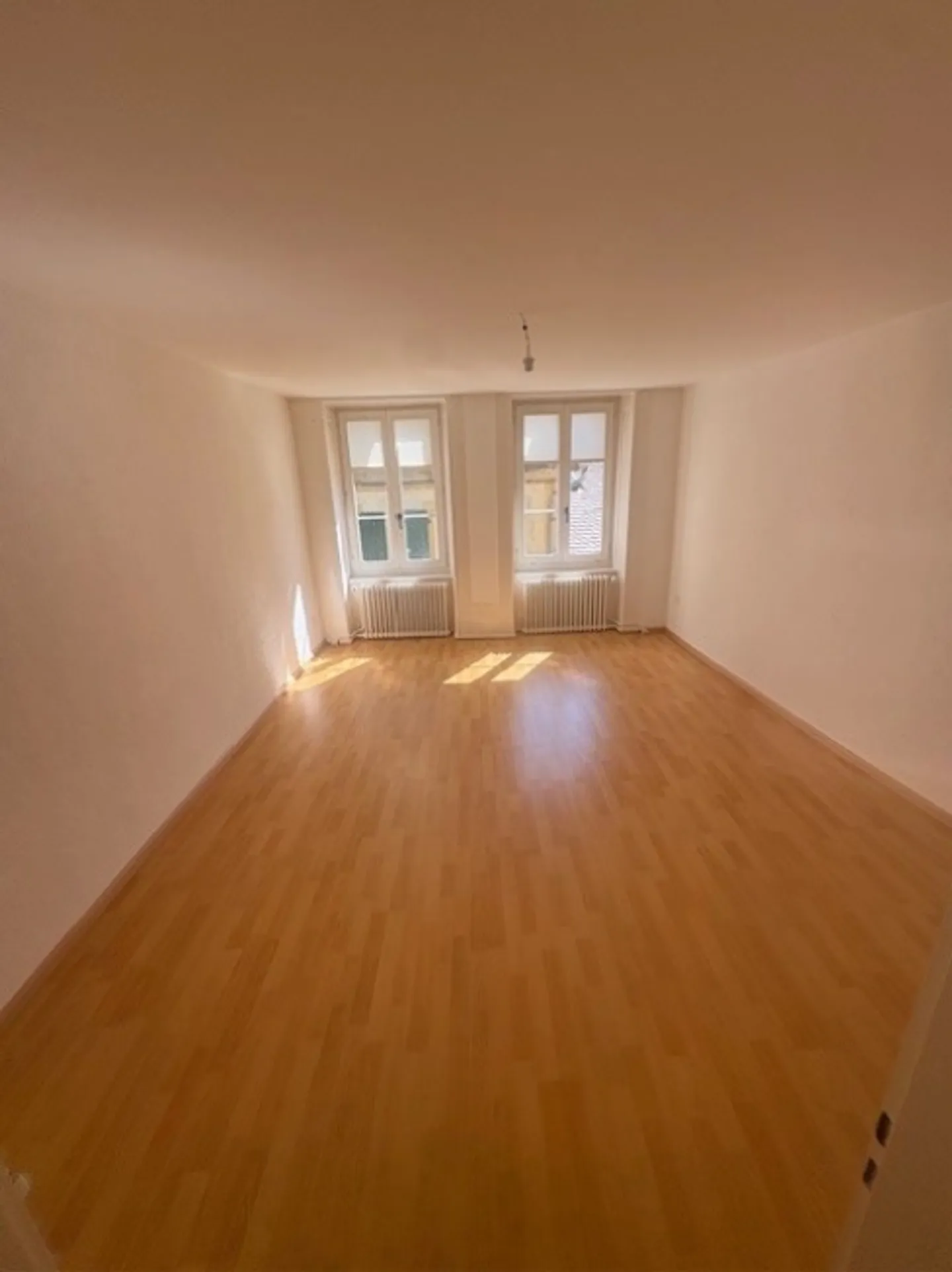 Bell'appartamento con 2 camere al 3° piano Ruelle de l'Hôtel-de-Ville - Foto 1 di 7