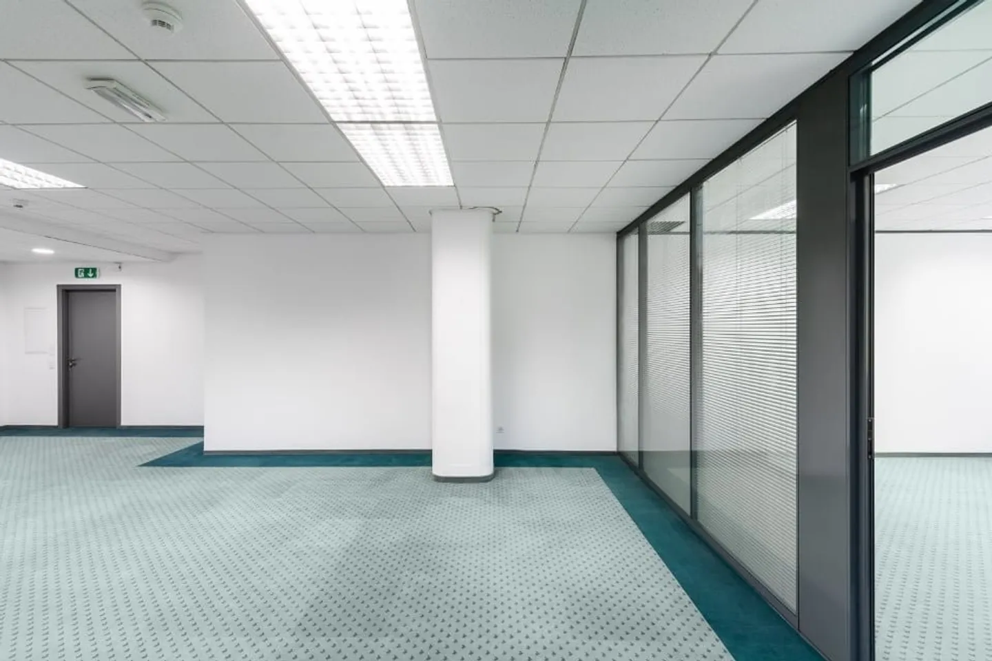 LUGANO NORTH - SPACIOUS OFFICE FOR RENT IN STRATEGIC POSITION (ref. 79) - Photo 5 of 24