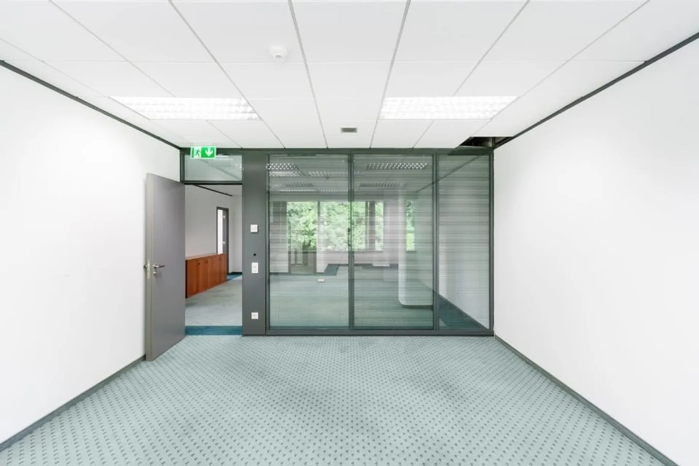 LUGANO NORTH - SPACIOUS OFFICE FOR RENT IN STRATEGIC POSITION (ref. 79) - Photo 7 of 24