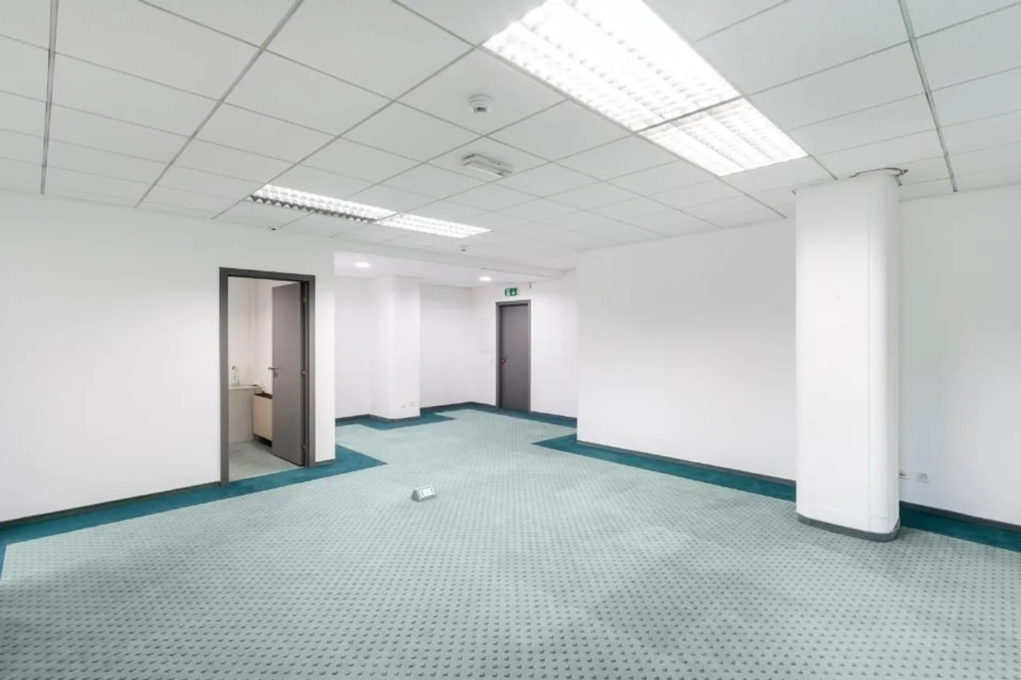 LUGANO NORTH - SPACIOUS OFFICE FOR RENT IN STRATEGIC POSITION (ref. 79) - Photo 8 of 24