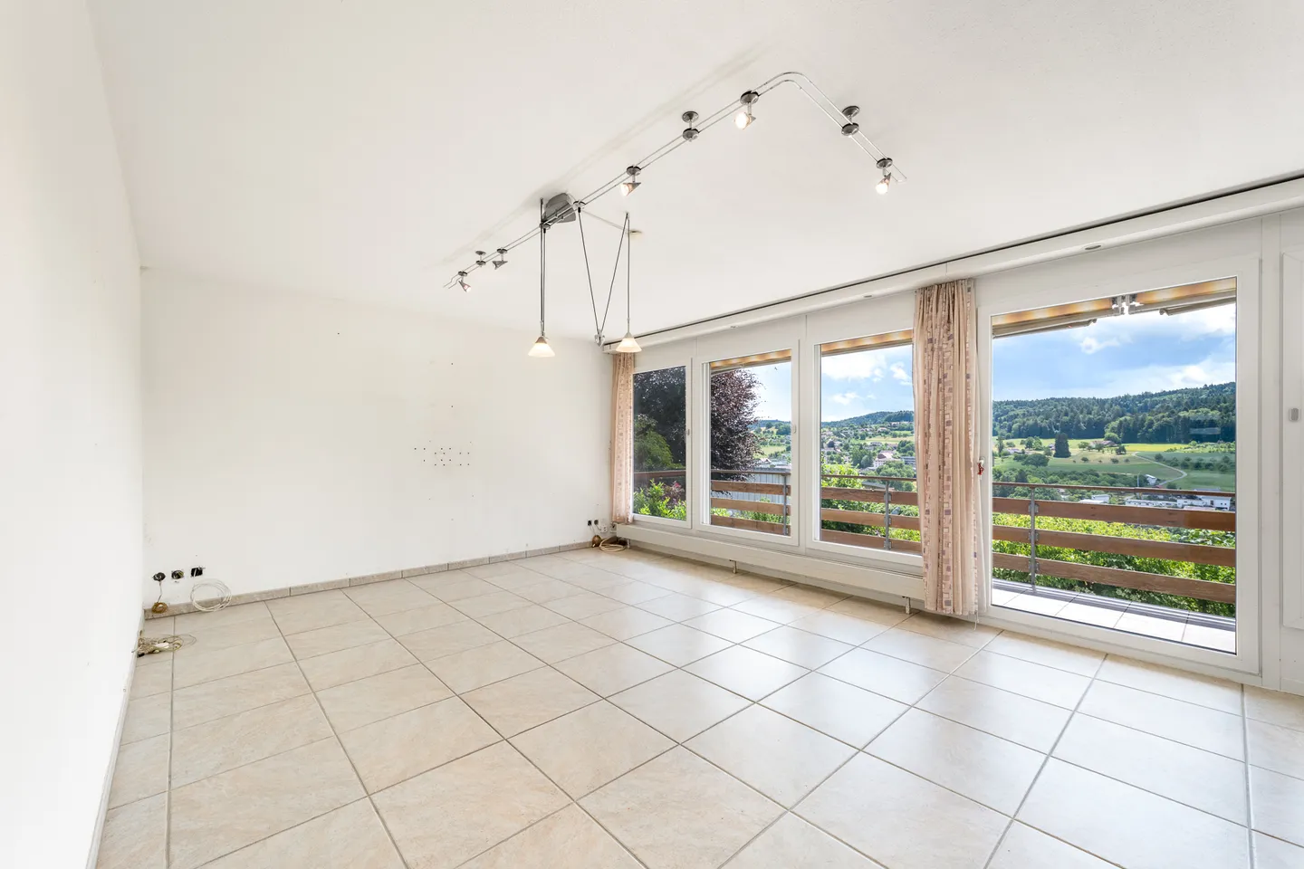 Great 5.5-room single-family house with breathtaking views - Photo 4 of 9