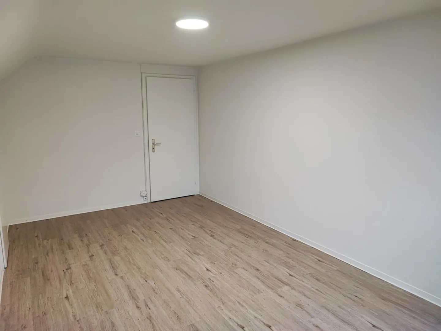 Vielseitiger Dachraum zu vermieten - Foto 2 von 4