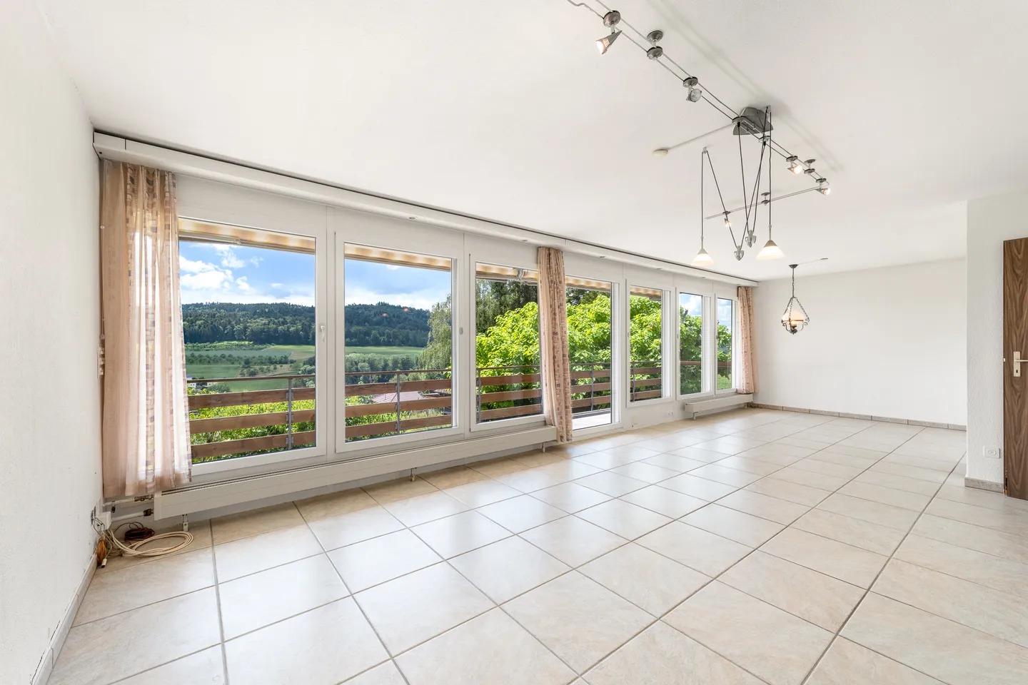 Great 5.5-room single-family house with breathtaking views - Photo 5 of 9