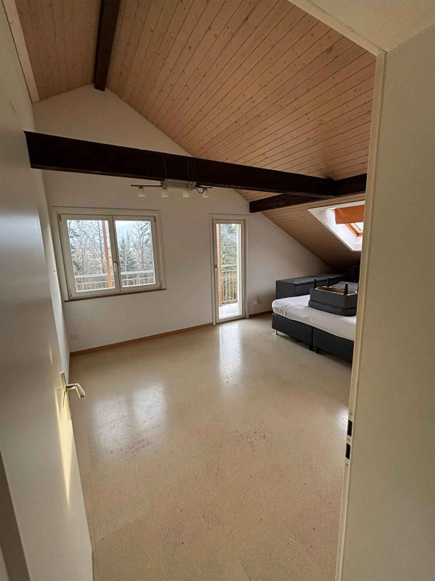 3 Room Attic Apartment - Photo 8 of 12