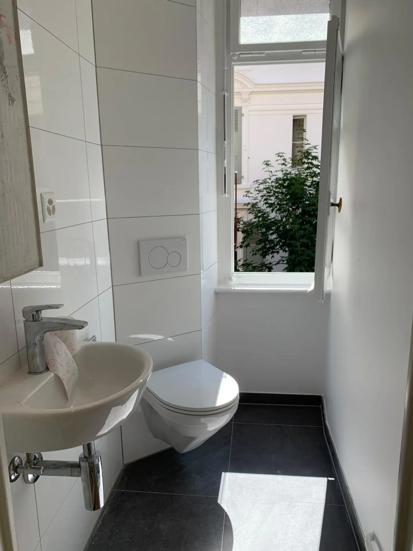 Bel appartement rénové offrant un environnement lumineux et spacieux, idéal pour une famille - Photo 5 sur 13