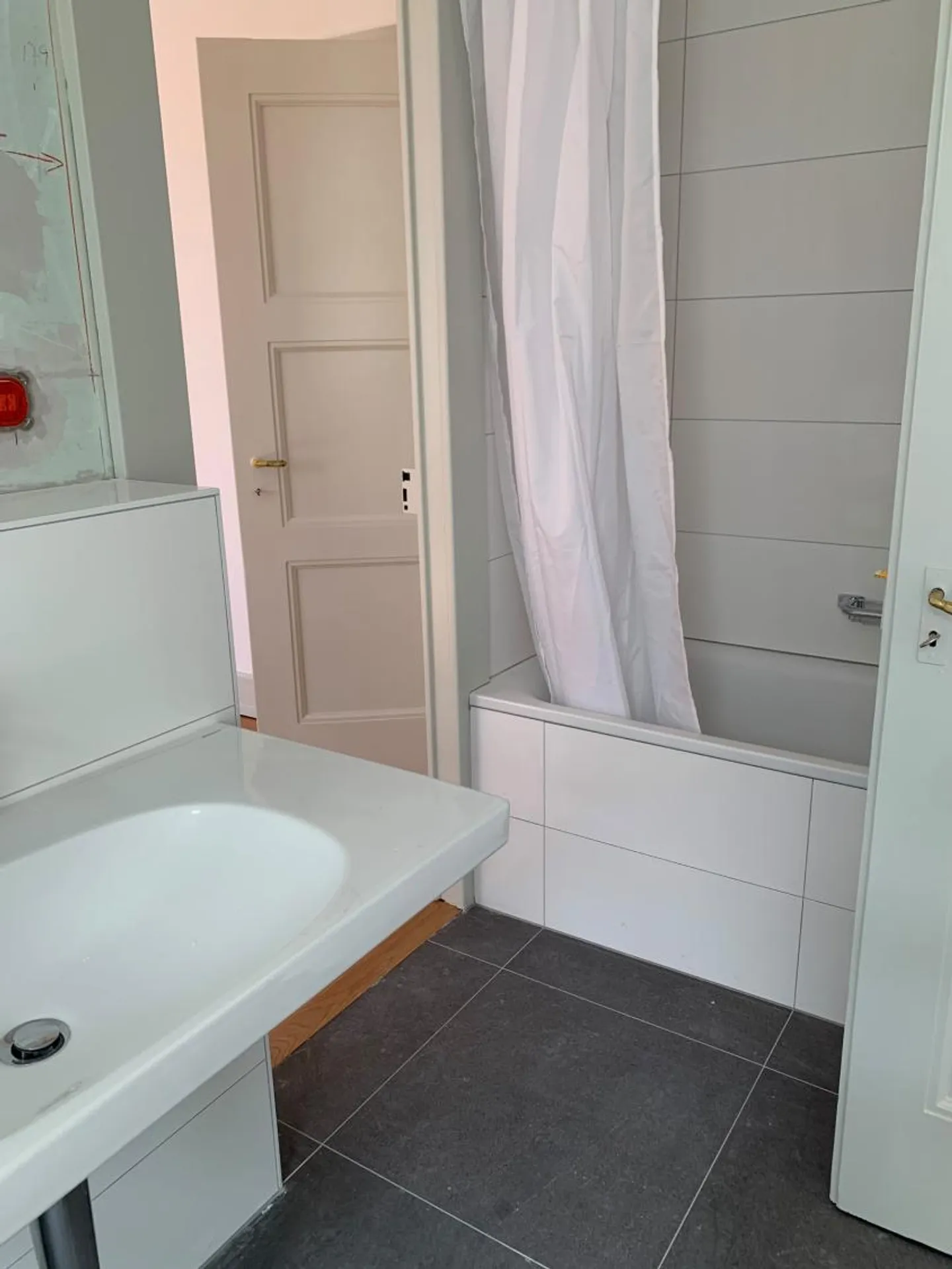 Bel appartement rénové offrant un environnement lumineux et spacieux, idéal pour une famille - Photo 6 sur 13