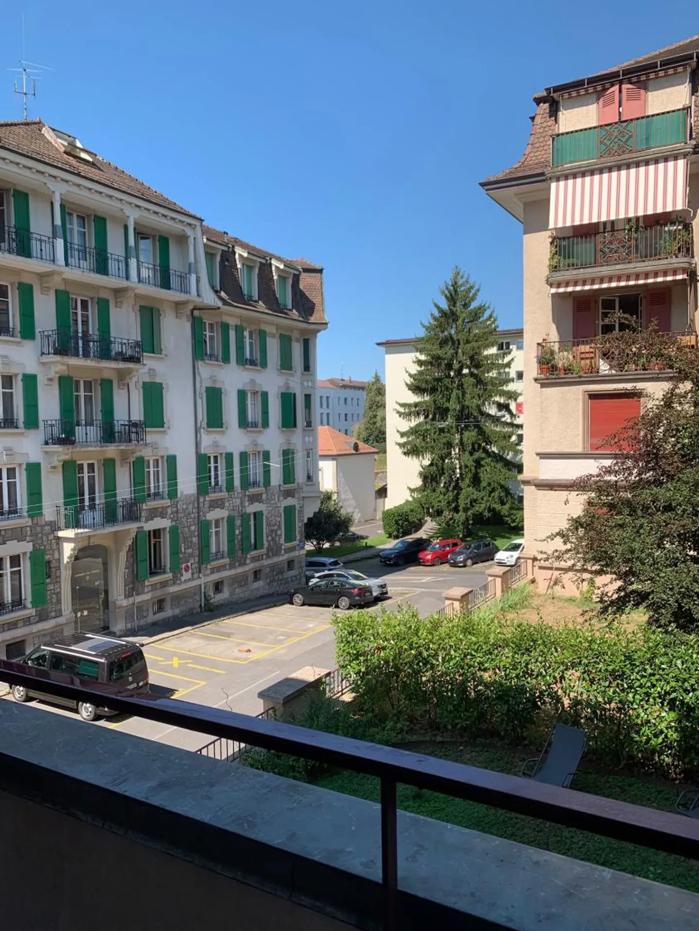 Bel appartement rénové offrant un environnement lumineux et spacieux, idéal pour une famille - Photo 12 sur 13